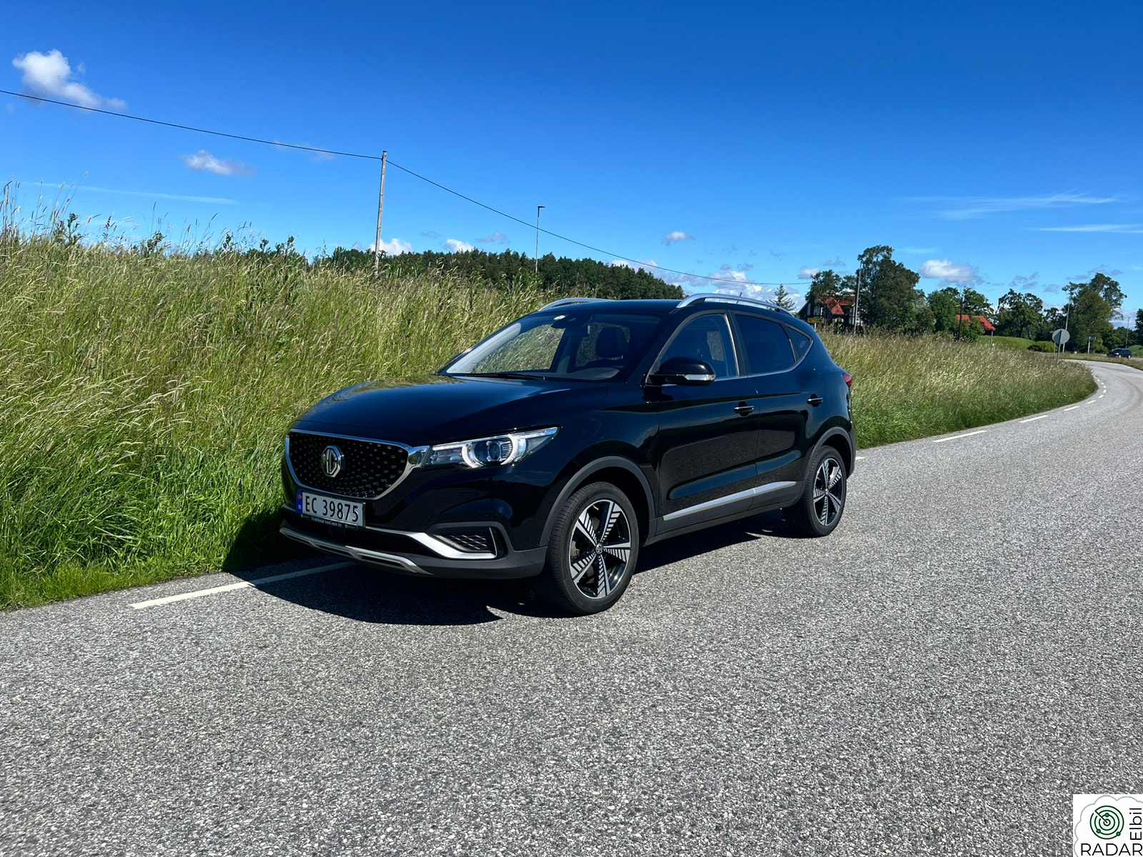 MG ZS EV Luxury 44 kWh/ Skinn / Panorama / Navi / CarPlay / ACC+