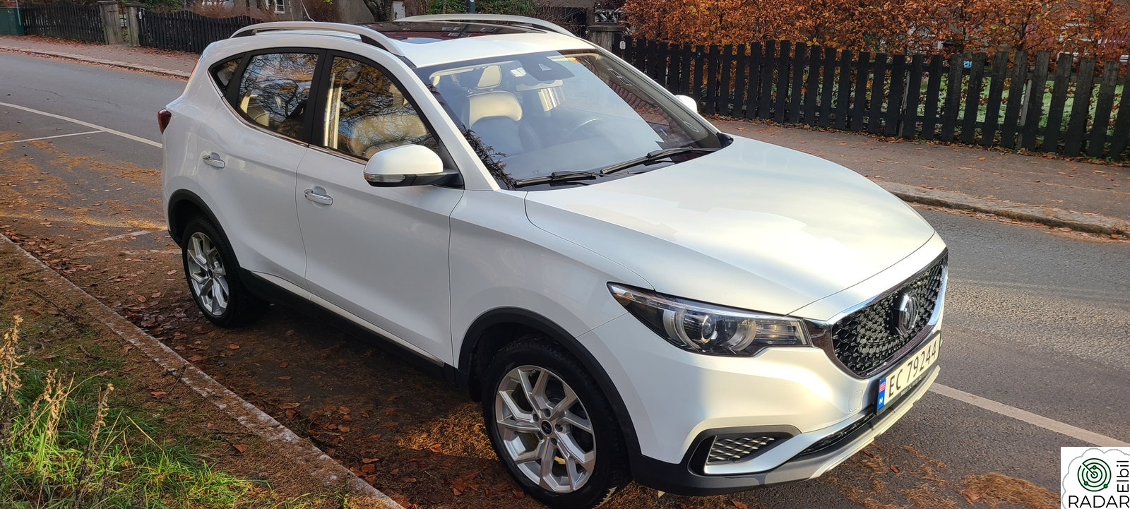 MG ZS EV LUXURY, Sunroof, Leather Seats