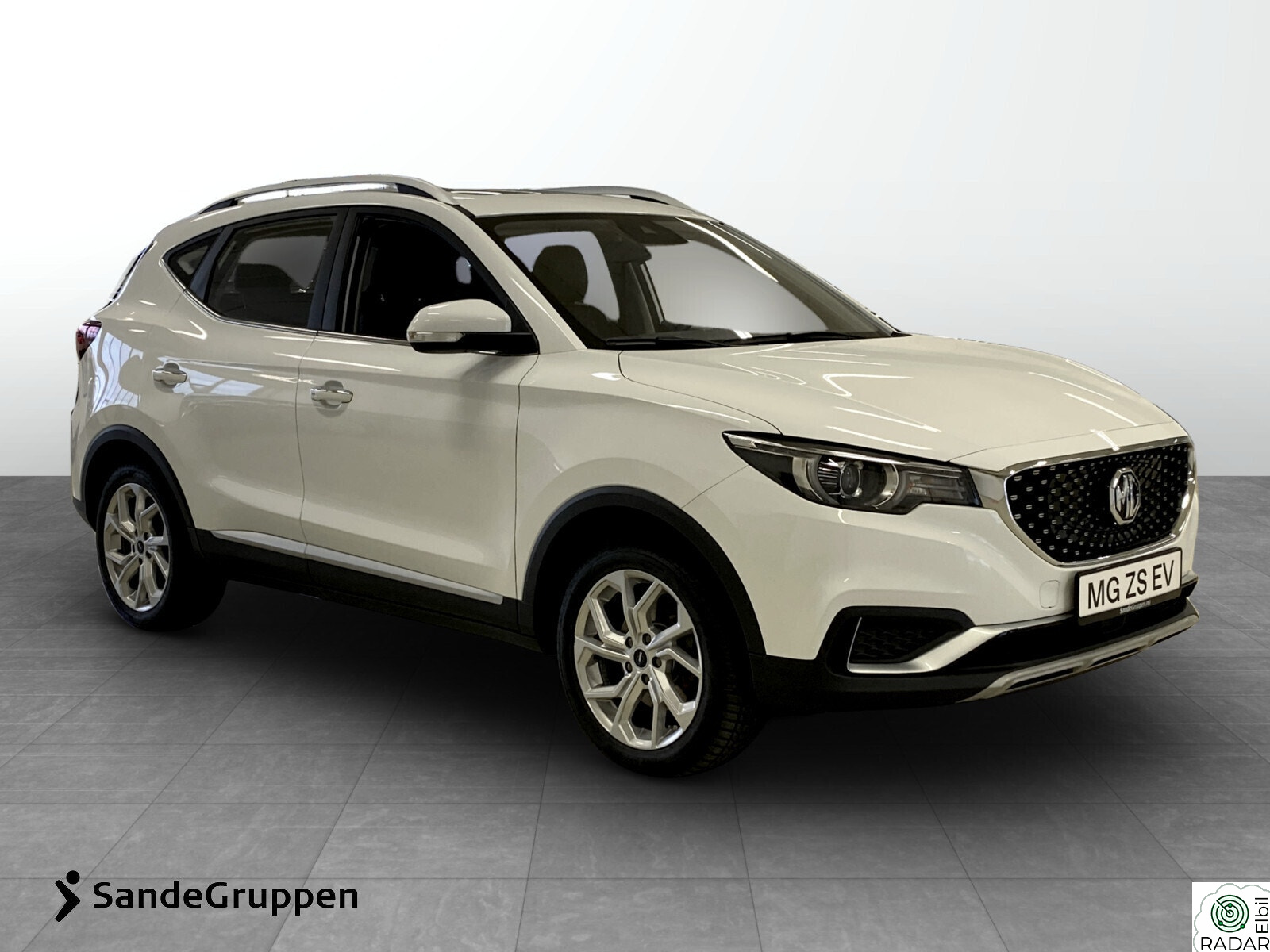MG ZS EV Luxury Skinn, Pano, Komplett historikk