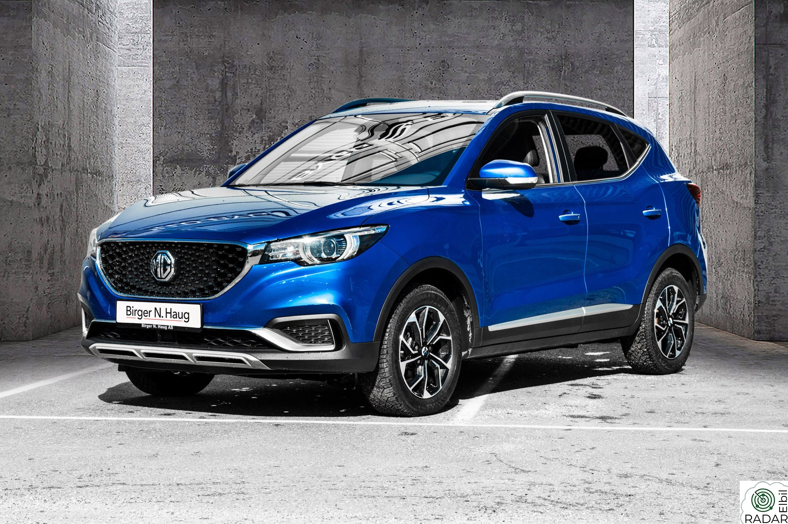 MG ZS EV Luxury VELHOLDT-PANORAMASOLTAK-SKINN-EL FØRERSETE