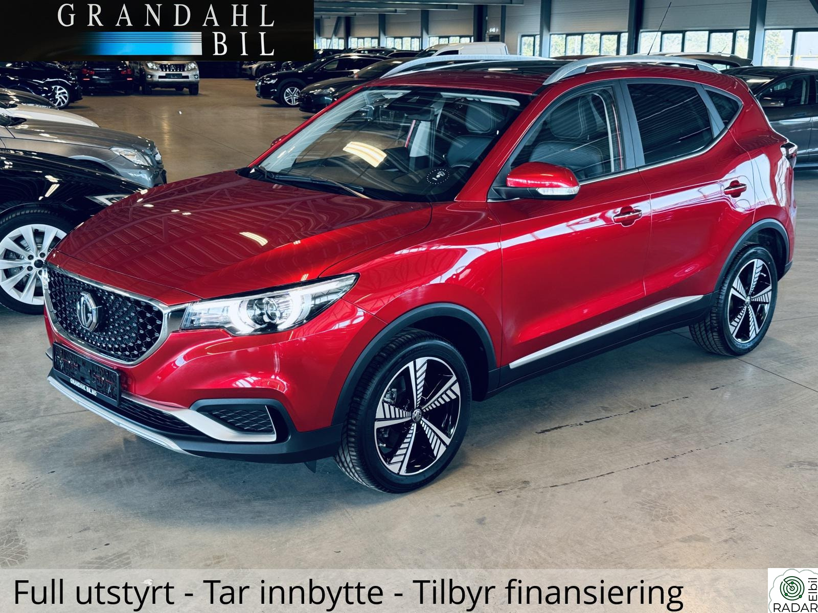 MG ZS EV LUXURY - Skinn - Panoramasoltak - AppleCarPlay
