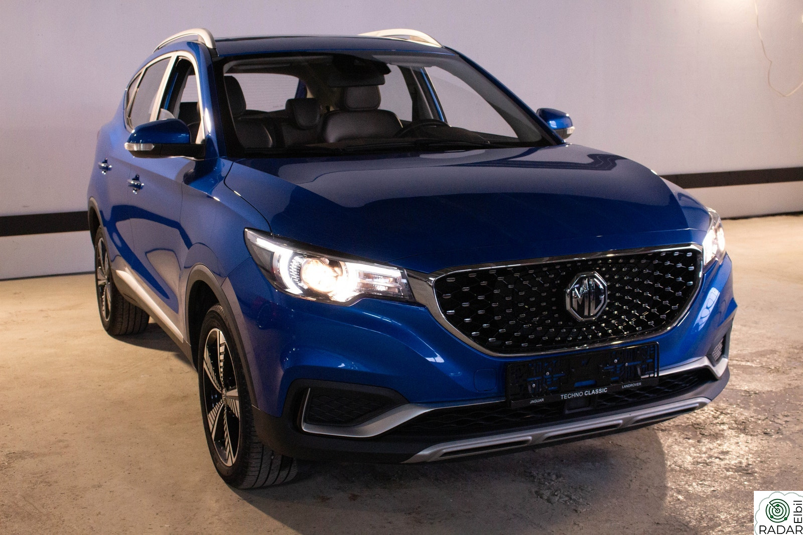 MG ZS EV Luxury , Glasstak