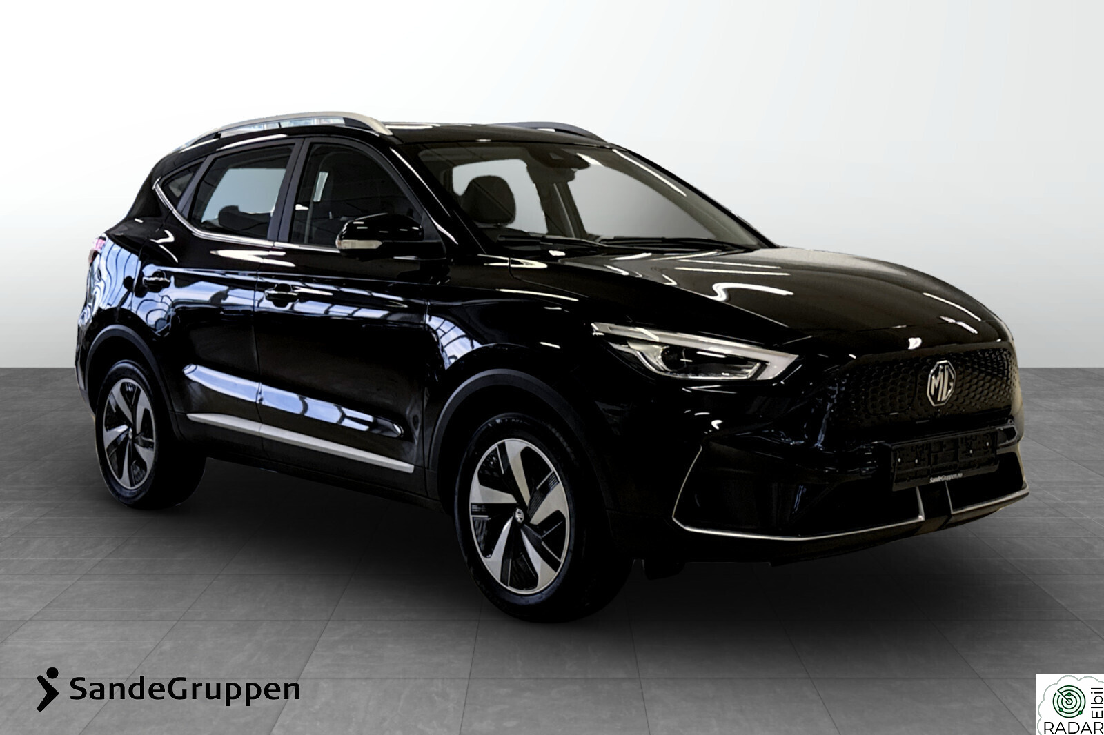 MG ZS EV Luxury Long Range L-klar, Pano, Skinn