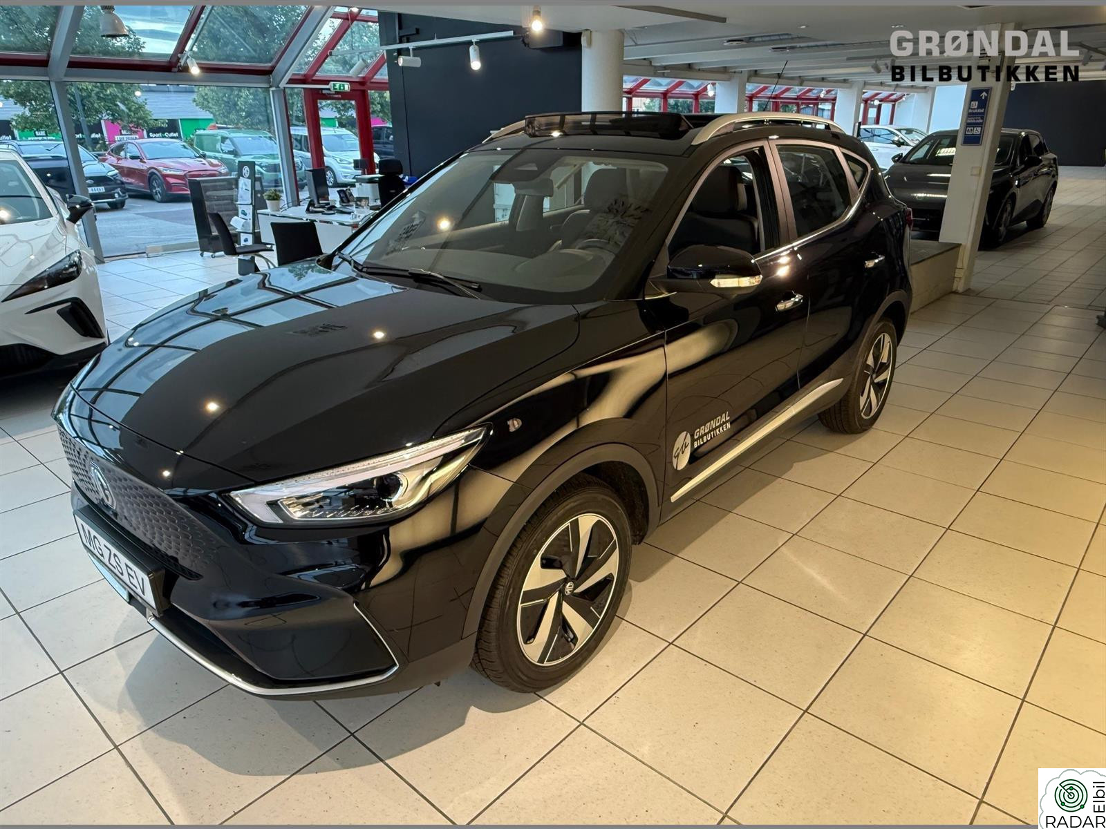 MG ZS EV LUXURY / SKINN / ADAPT CRUISE / 440km /++