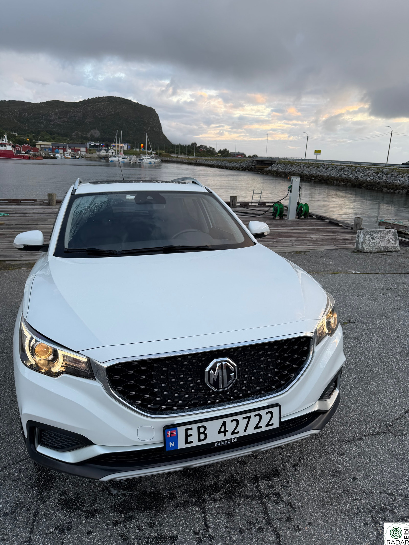 MG ZS EV Luxury, skinn, panoramatak, garanti, EU ok