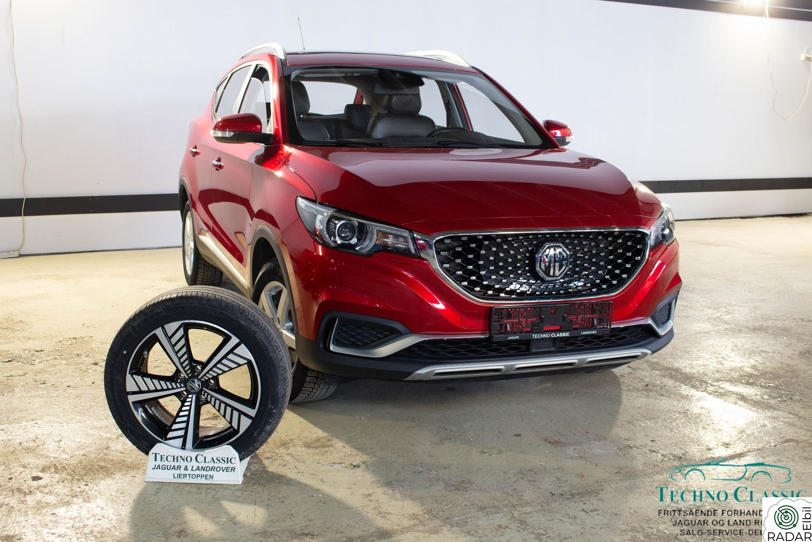 MG ZS EV Luxury , Glasstak