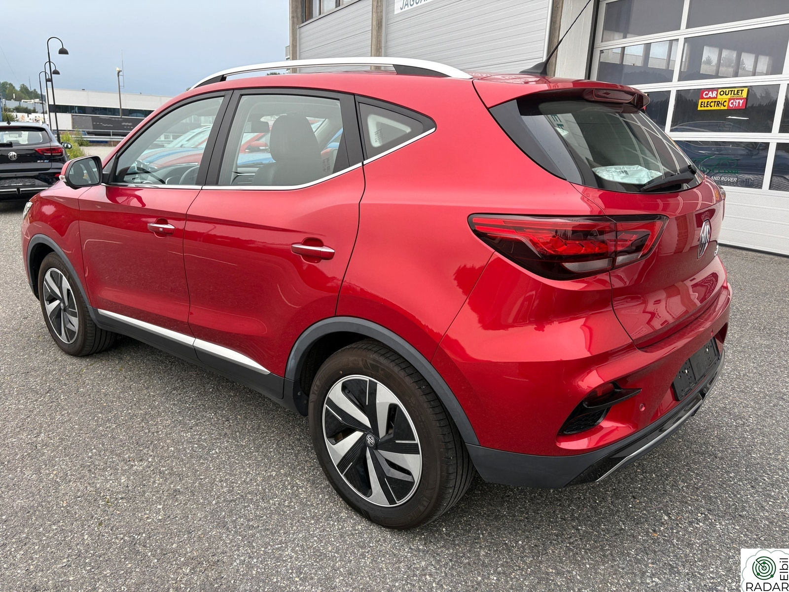 MG ZS EV 70KW 156HK LUXURY KLIMA NAVI PANORAMATAK