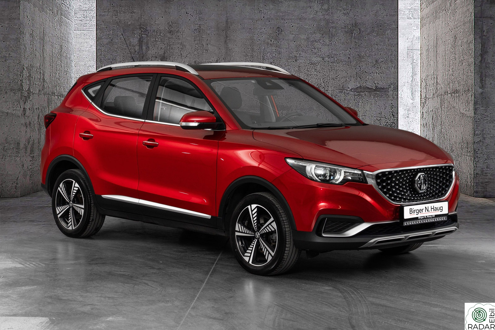 MG ZS EV Luxury VELHOLDT/PANORAMASOLTAK/SKINN-EL FØRERSETE