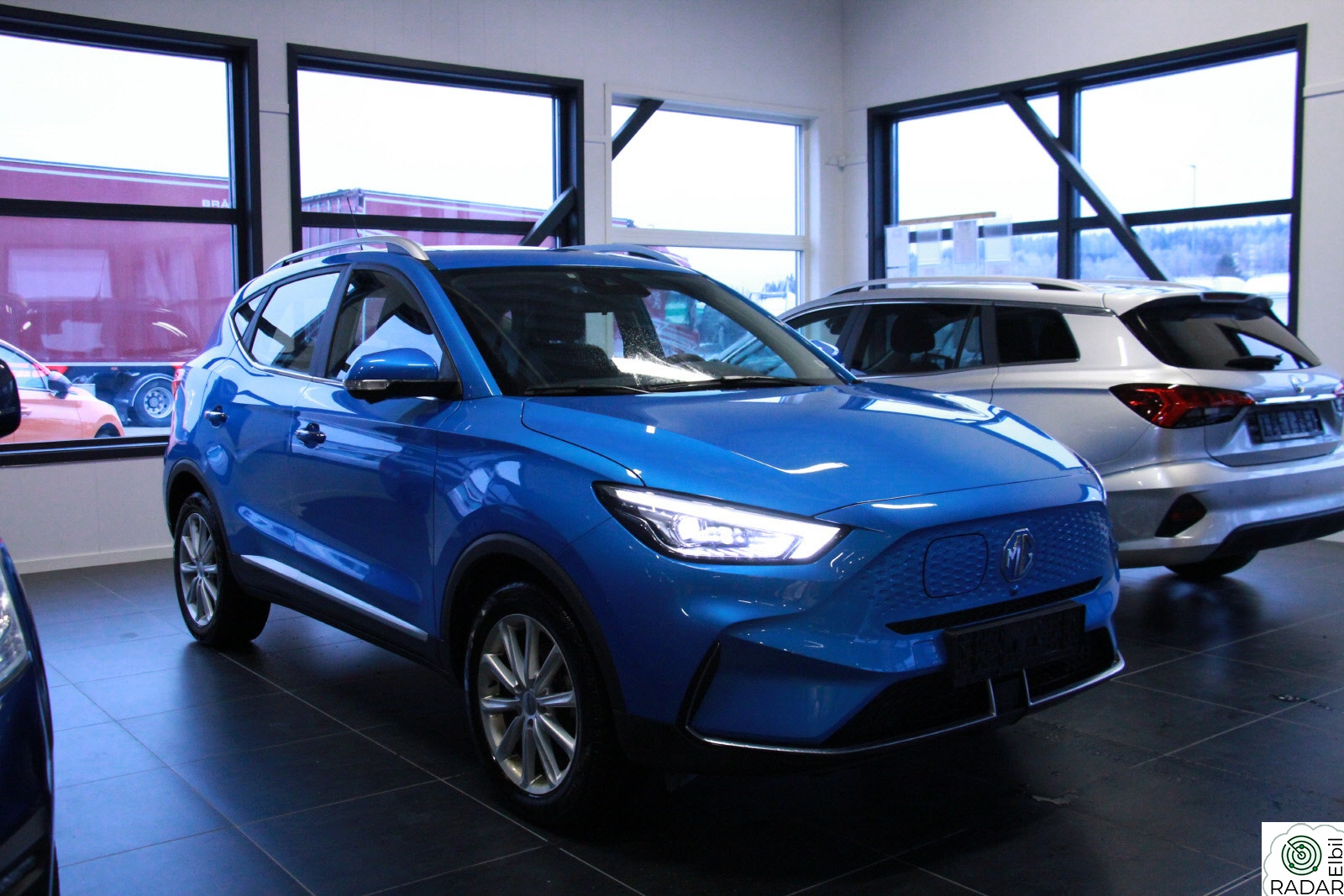 MG ZS EV Luxury Long Range LUX-skinn-kamera-ACC-S/V-PANO+++