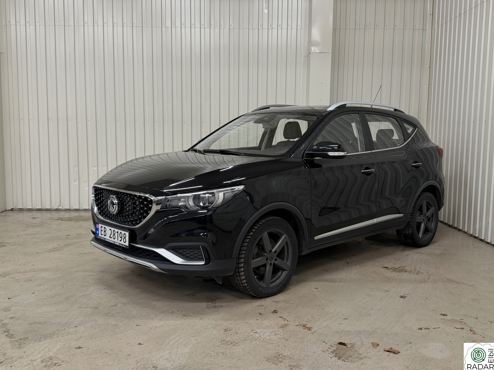 MG ZS EV Luxury ACC R.kamera Keyless CarPlay Panorama Skinn ++