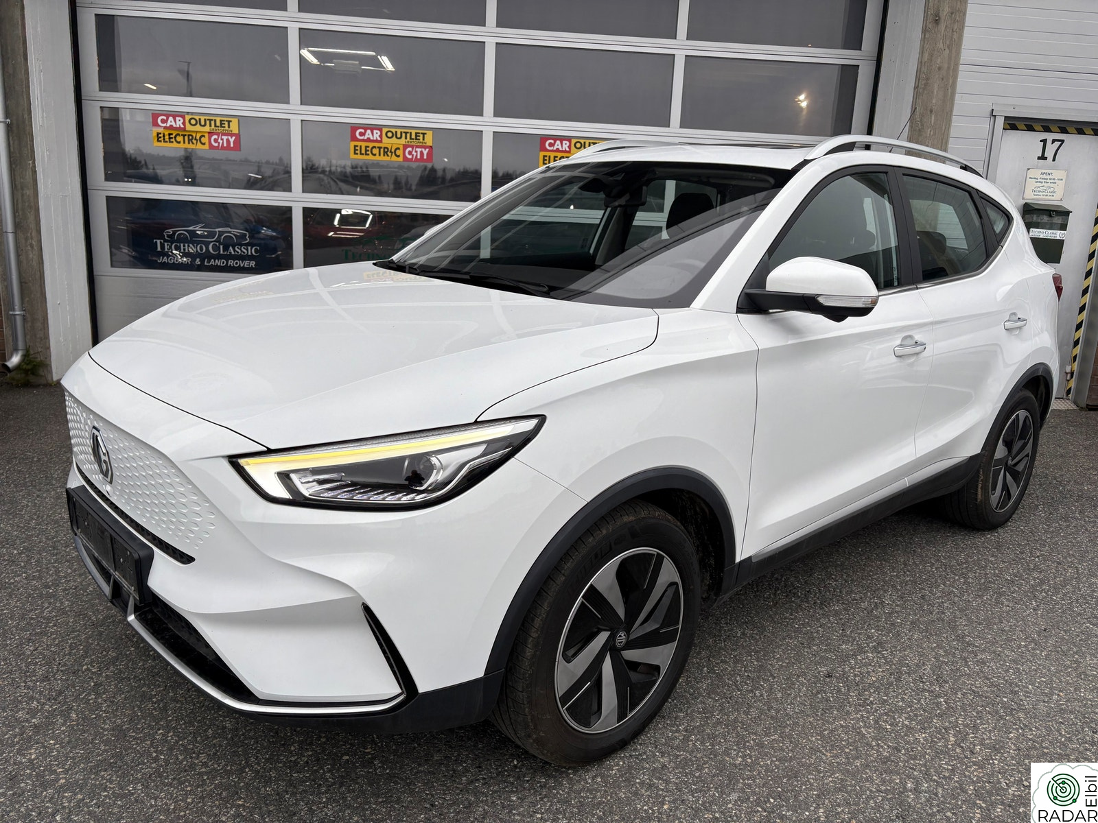 MG ZS EV 70KW 156HK LUXURY SKINN PANORAMATAK