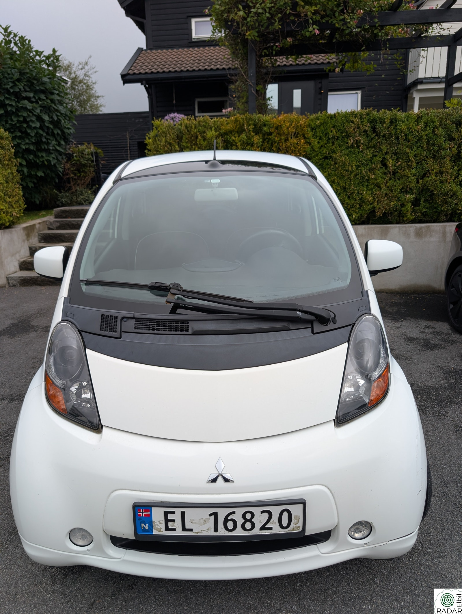 MITSUBISHI I-MIEV (to-tone lakk/ dekaler)