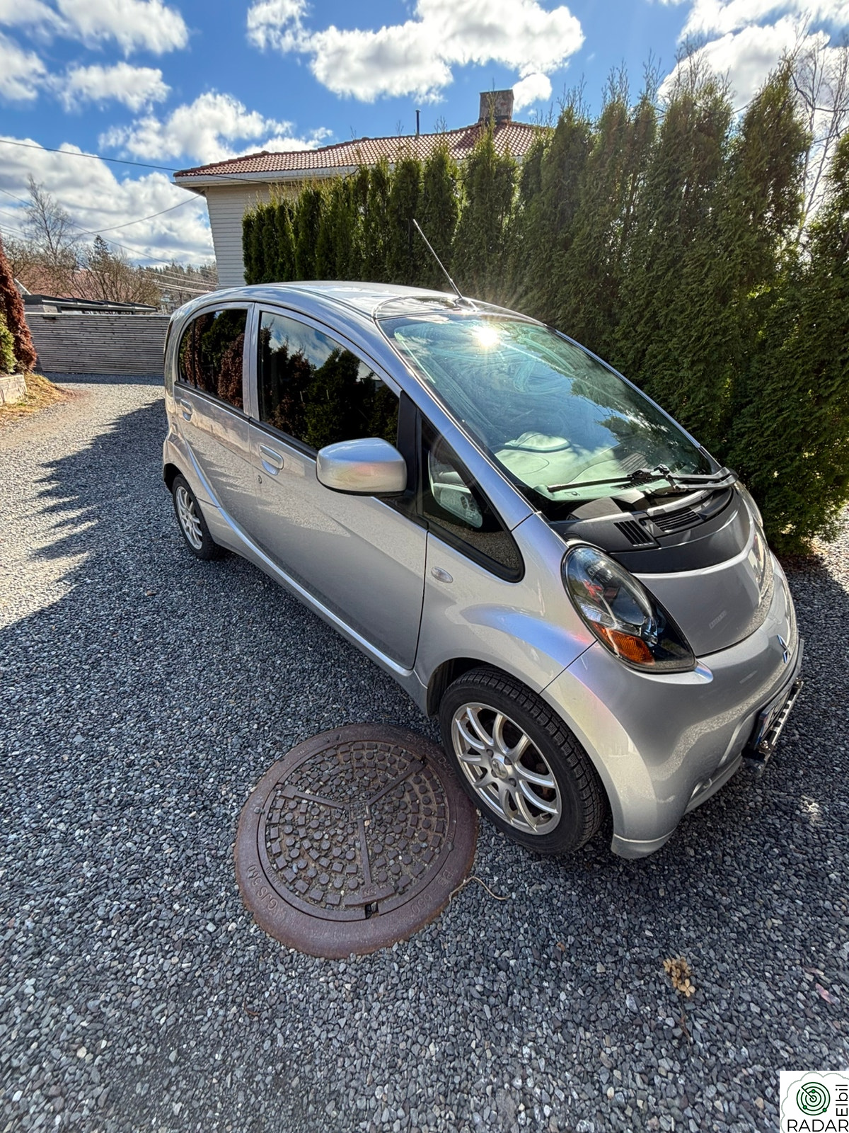MITSUBISHI - Lav km | 2 sett dekk | Motorvarmer | Perfekt bybil