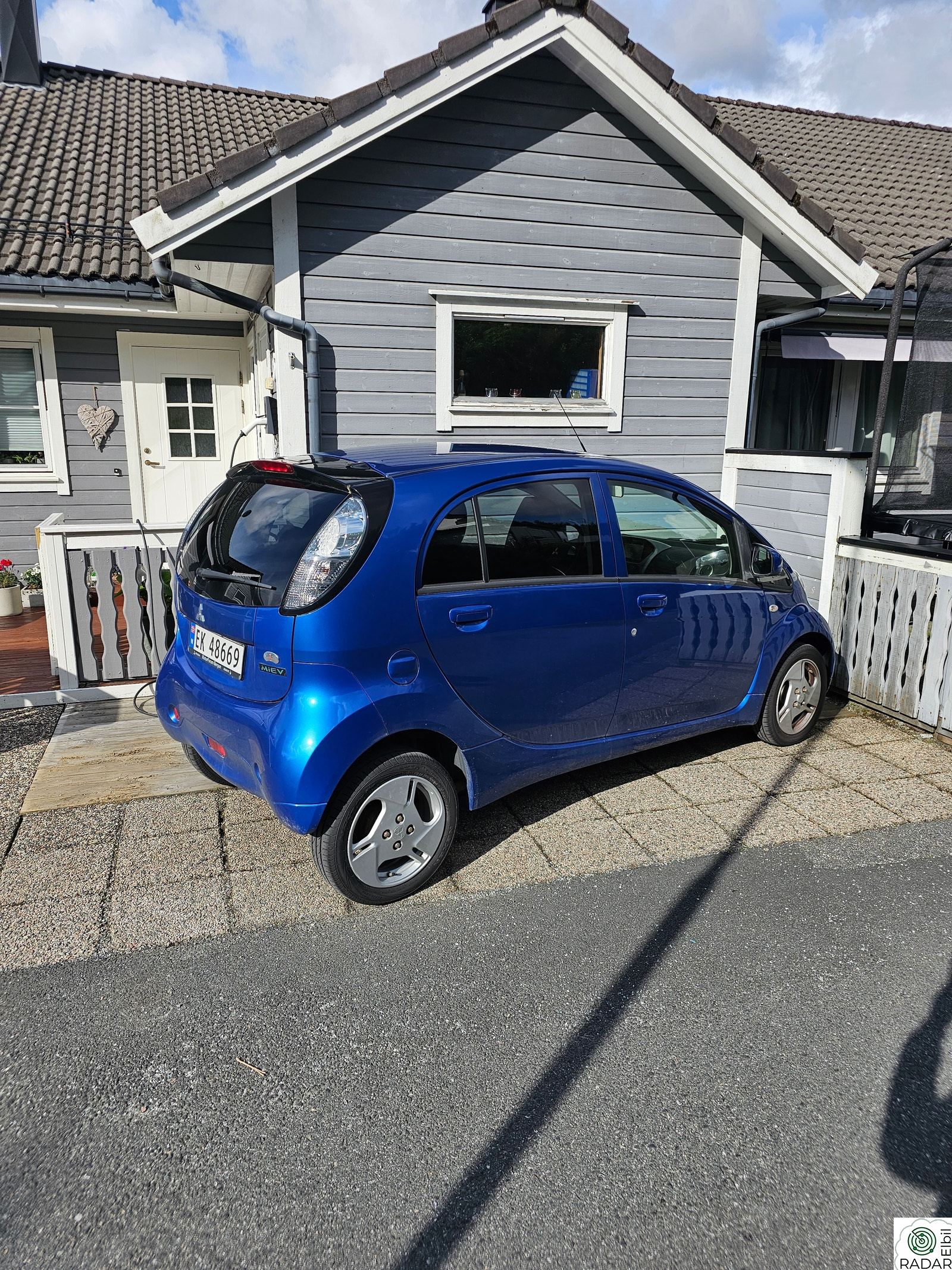 MITSUBISHI i-MIEV