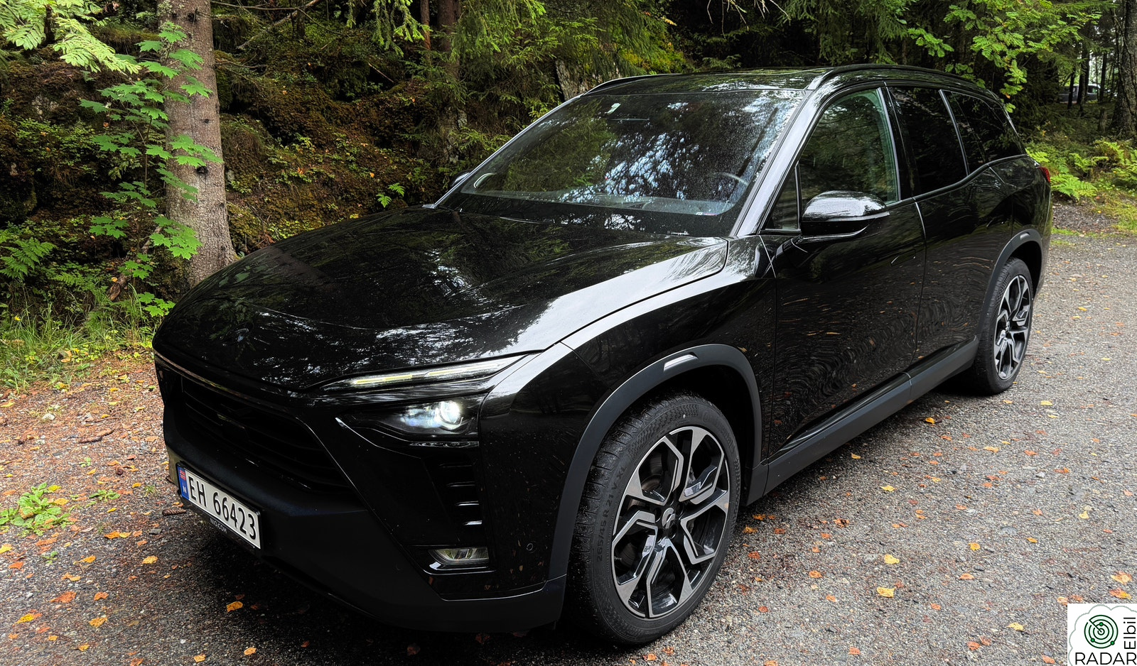 NIO ES8 SR Signature 4x4 7S 75kWh Krok Pano HUD Luft Pilot