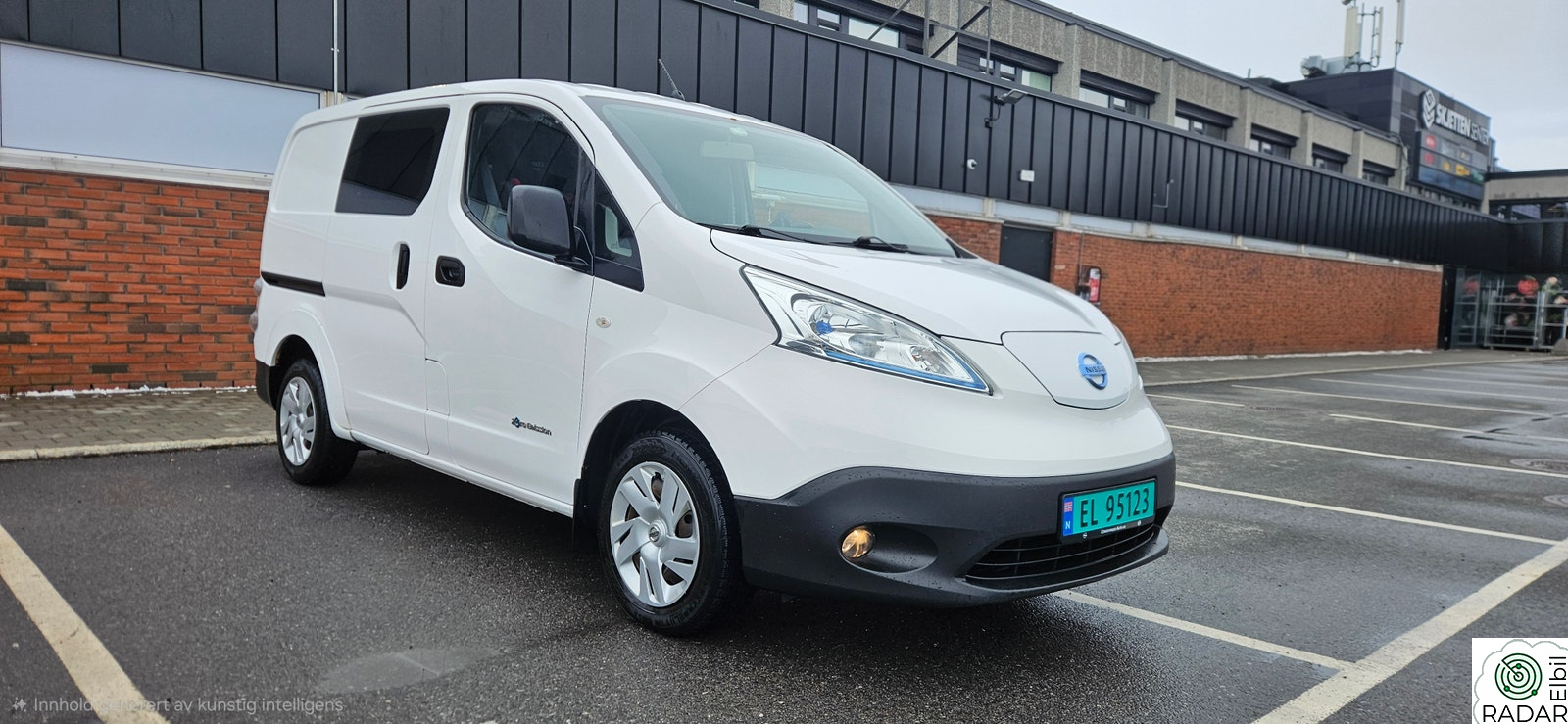 NISSAN e-NV200
