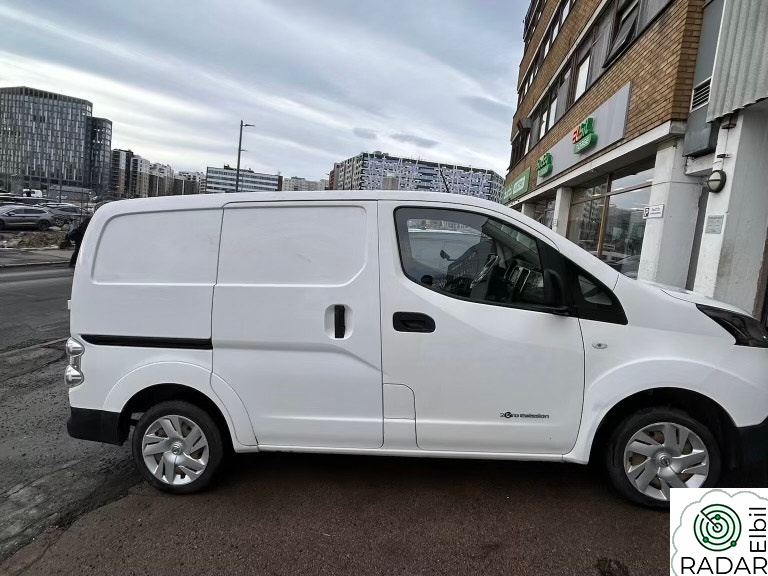 NISSAN E-NV200