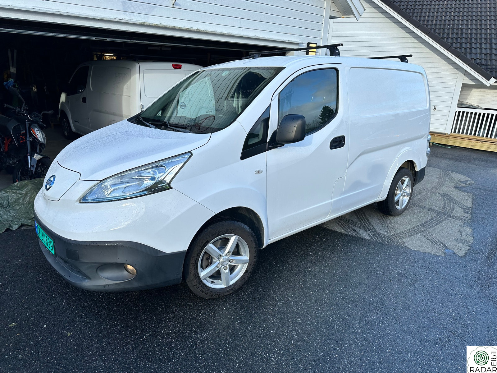 NISSAN E-NV200
