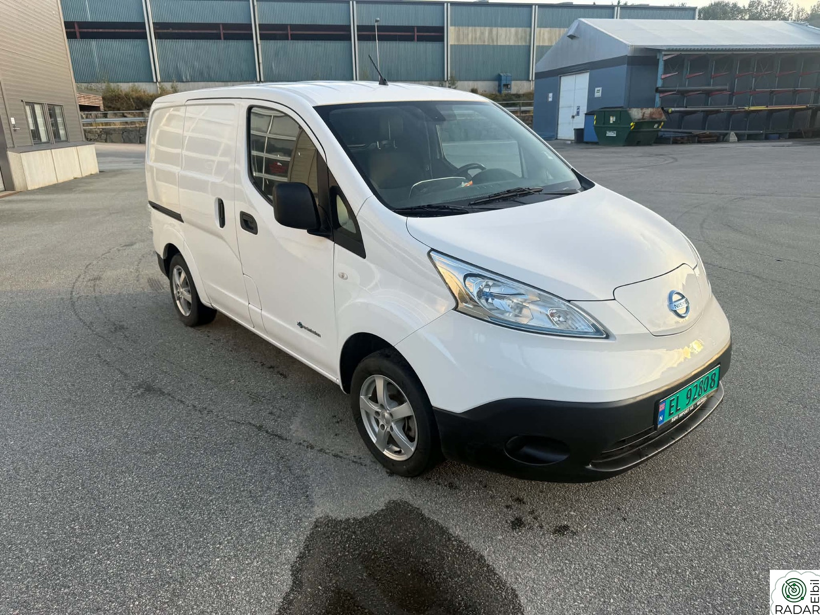 NISSAN E-NV200