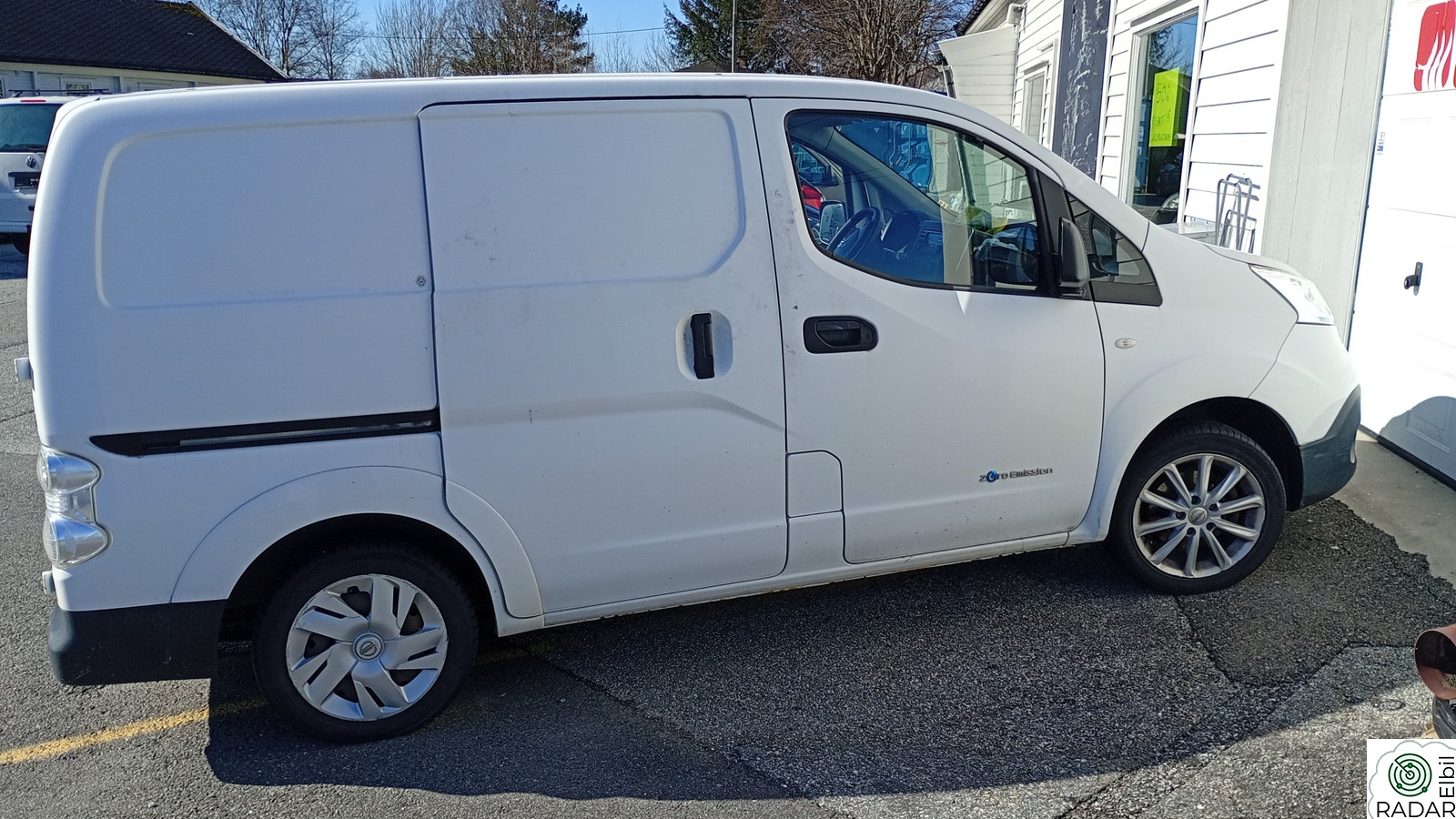 NISSAN E-NV200