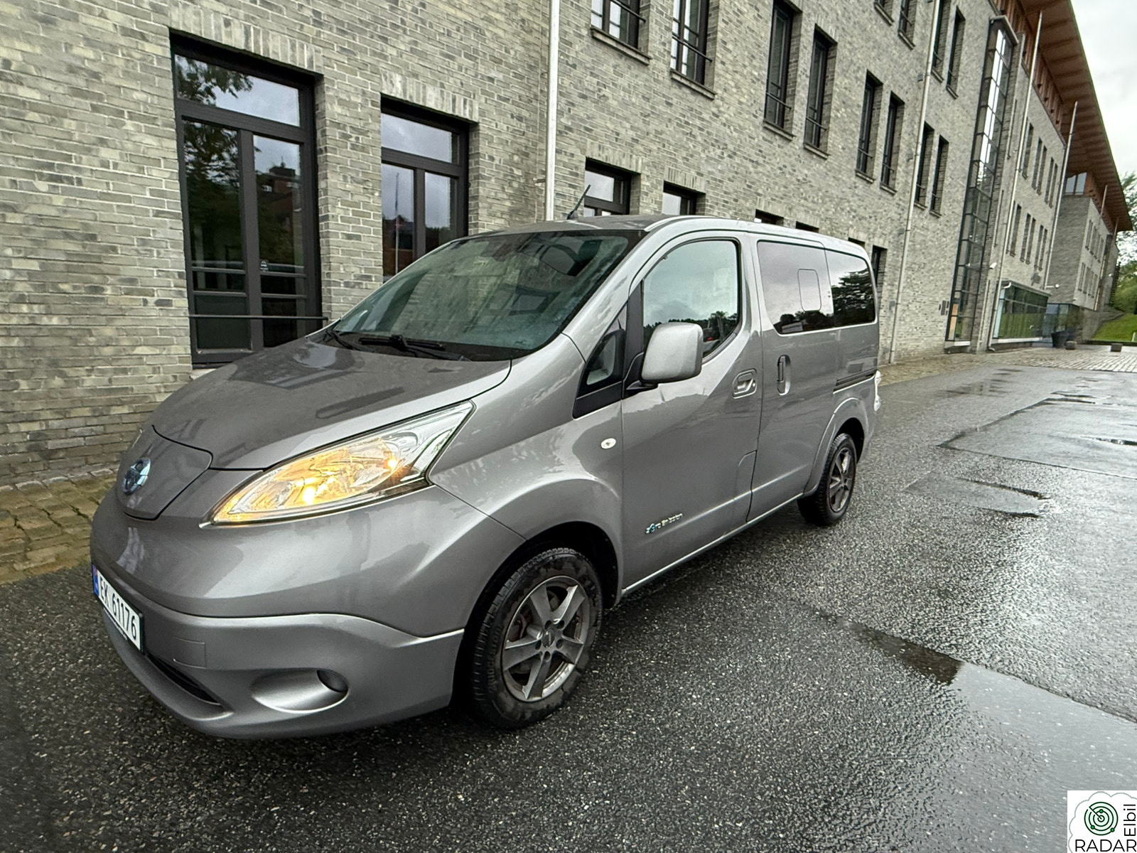 NISSAN e-NV200