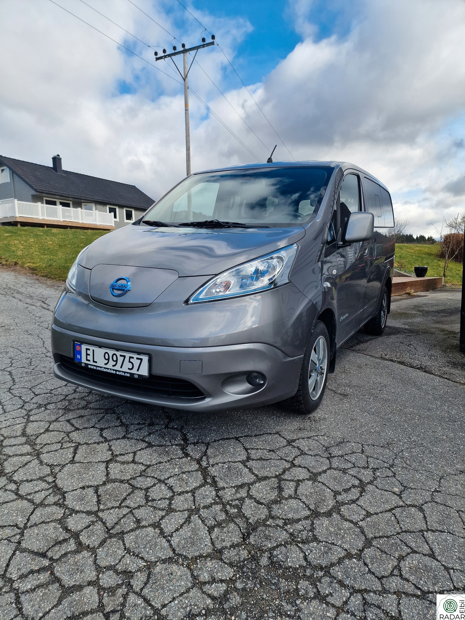 NISSAN e-NV200