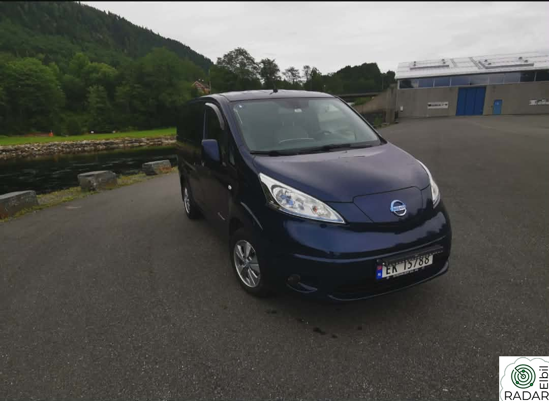 NISSAN e-NV200