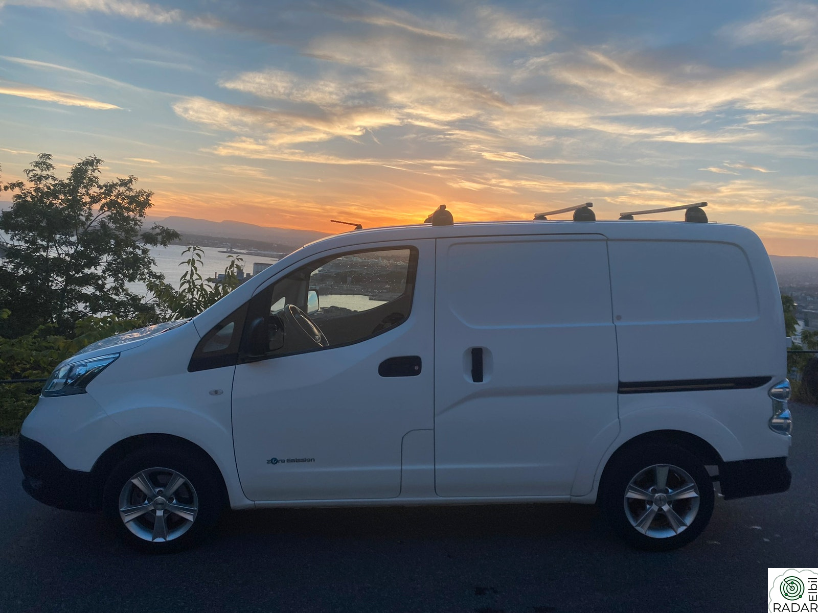 NISSAN E-NV200