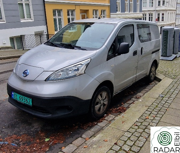 NISSAN e-NV200