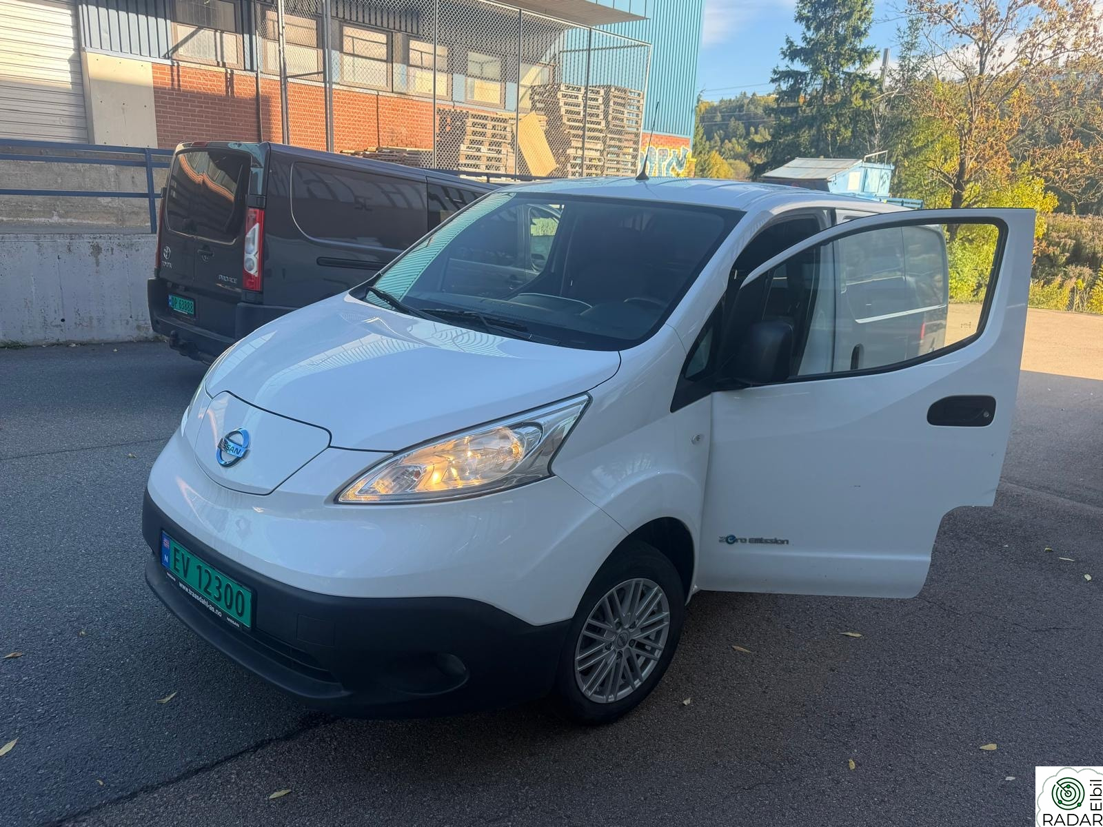NISSAN e-NV200