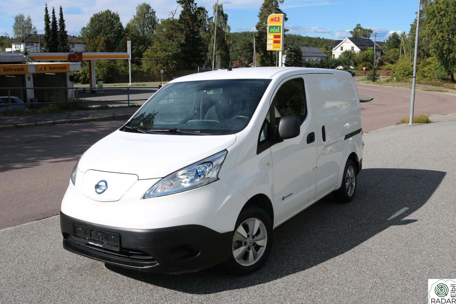 NISSAN e-NV200 40kWt PREMIUM NAVI DAB R-KAMREA CRUISE R-VARME PEN BIL+