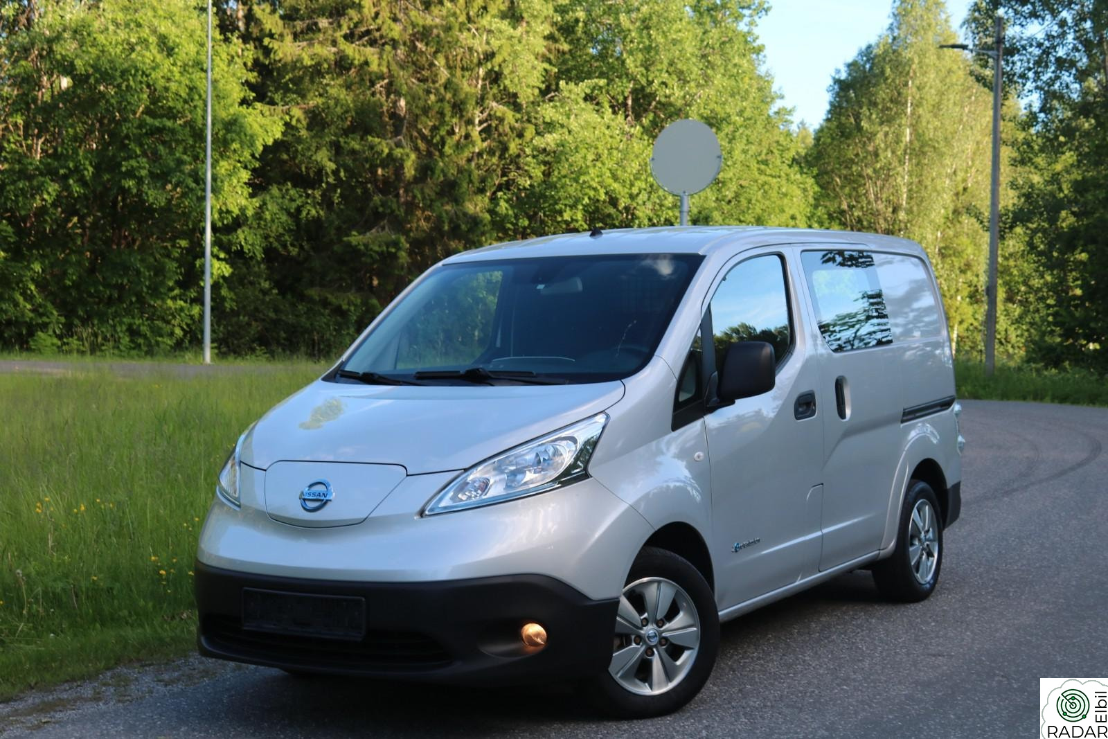 NISSAN e-NV200 40kWt PREMIUM NAVI DAB R-KAMREA CRUISE R-VARME PEN BIL+
