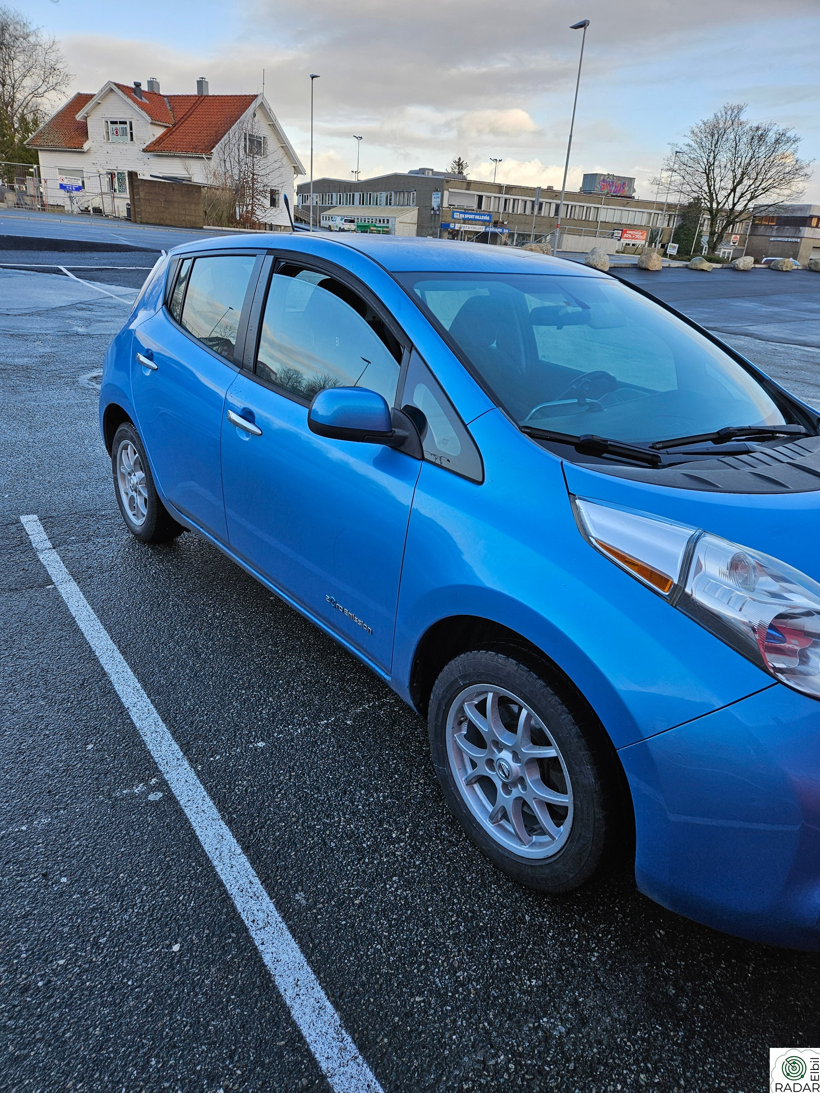 NISSAN LEAF