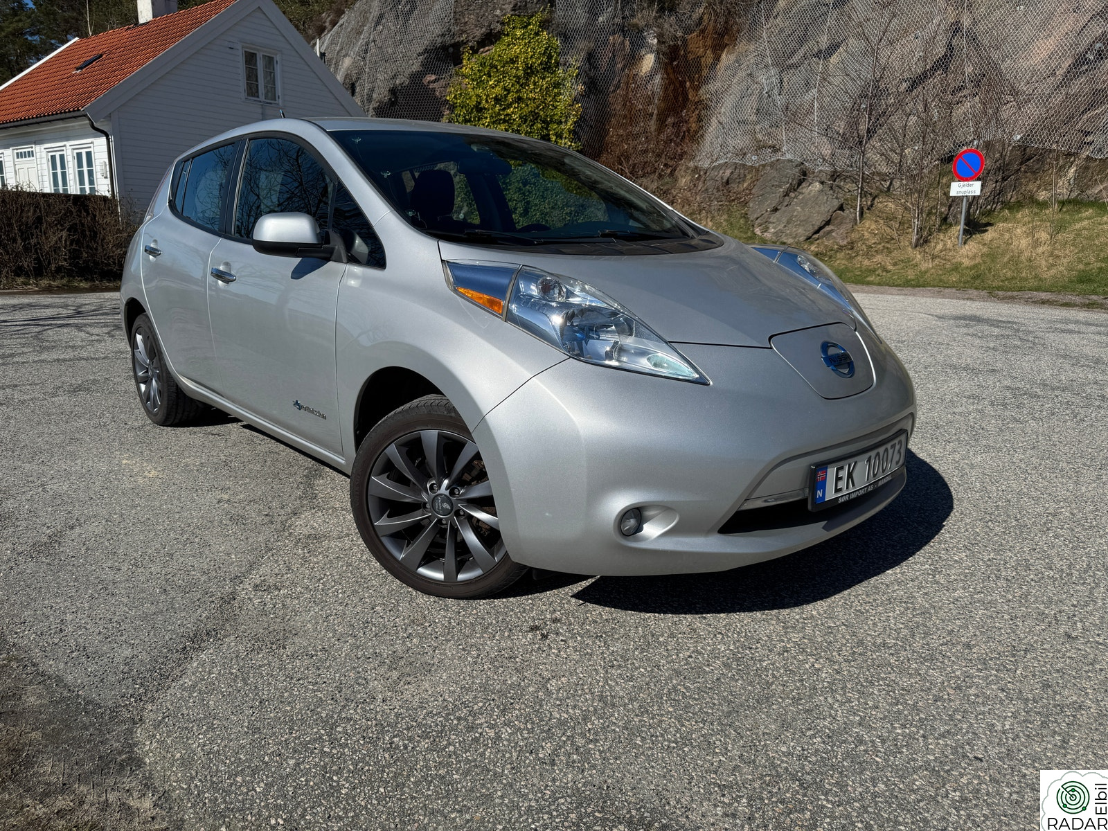 NISSAN LEAF