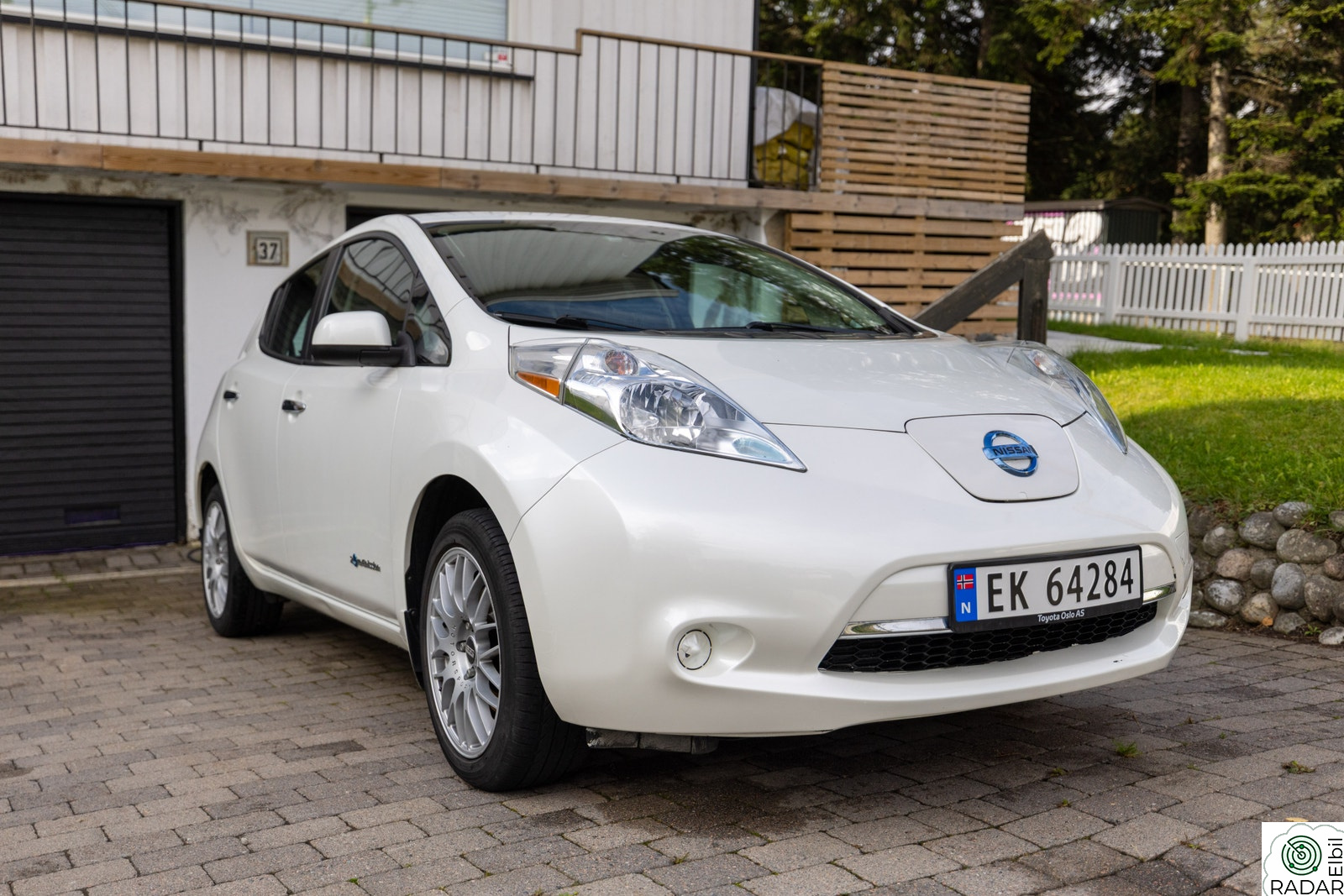 NISSAN LEAF