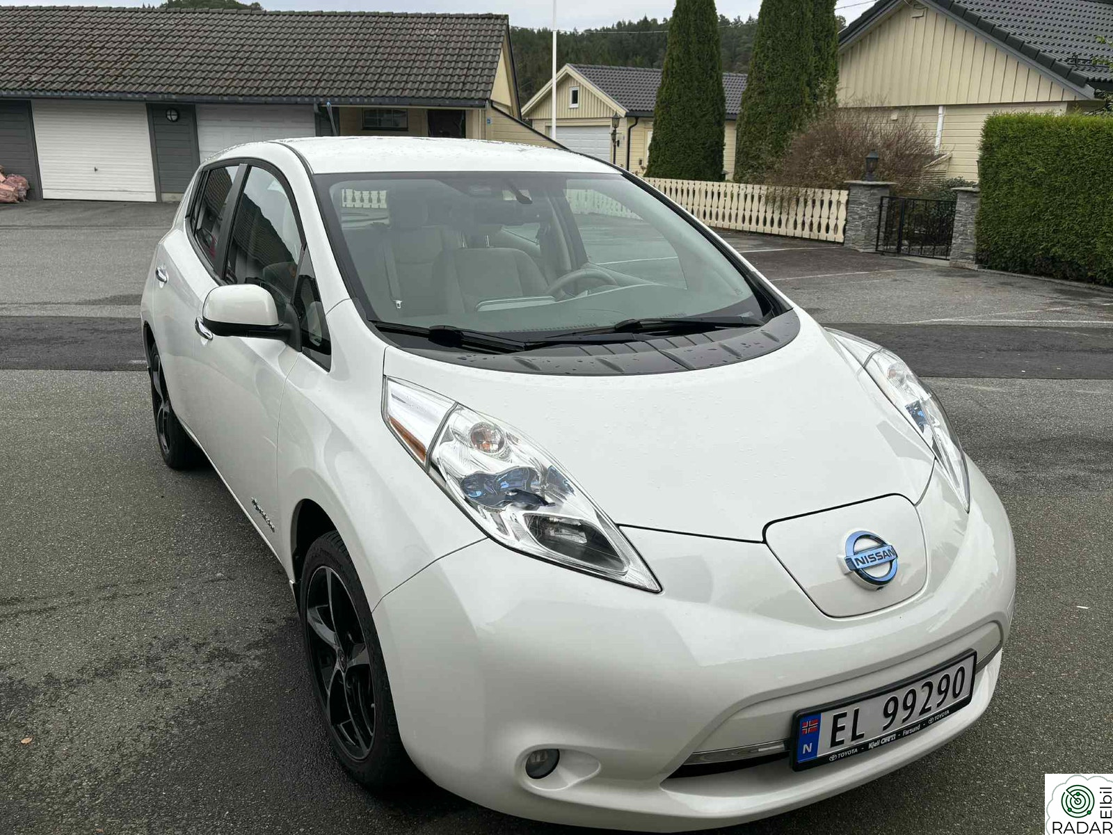 NISSAN LEAF