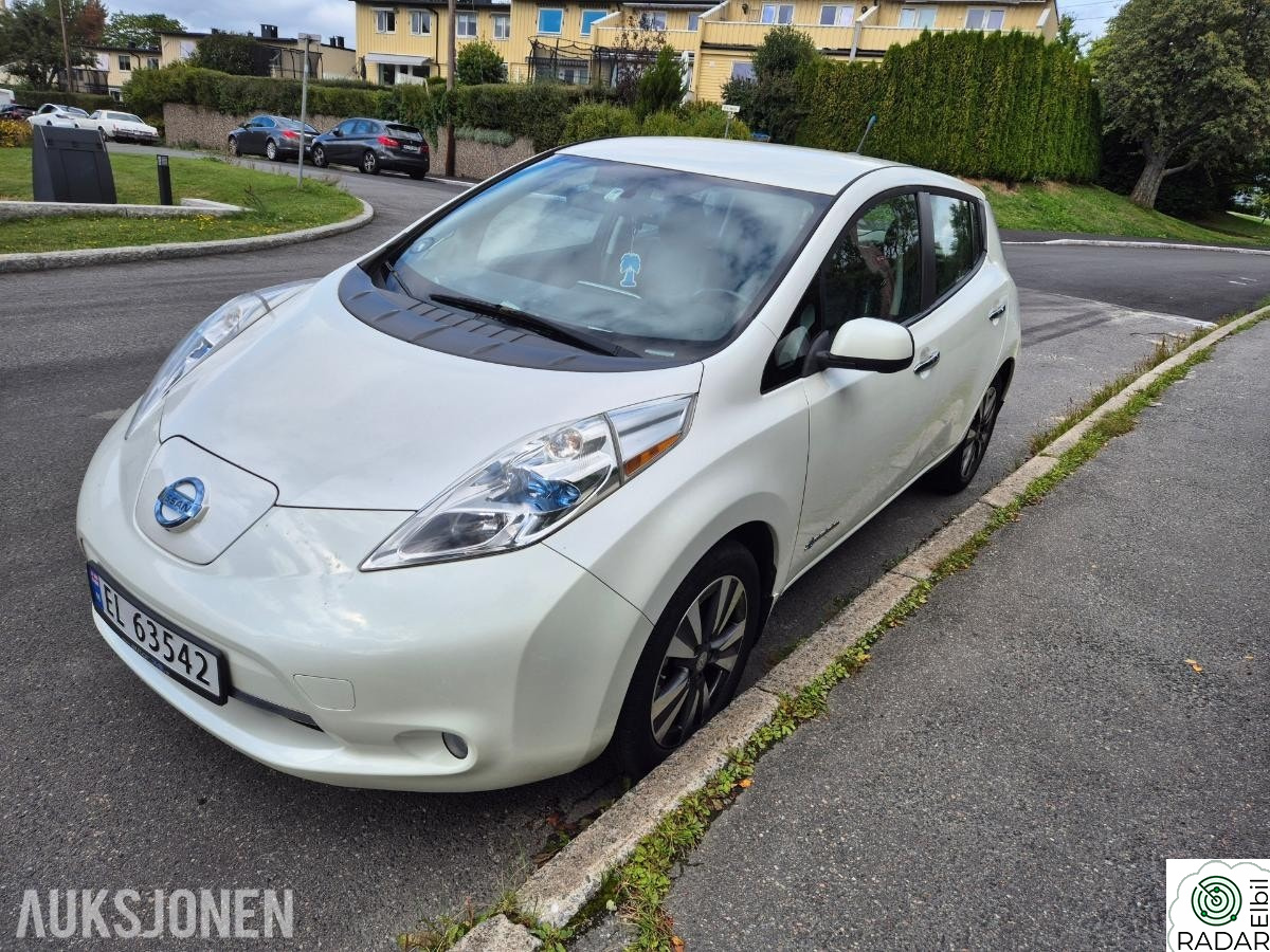 NISSAN LEAF 24Kwh tekna skinnseter 360 kamera BOSE 113000km