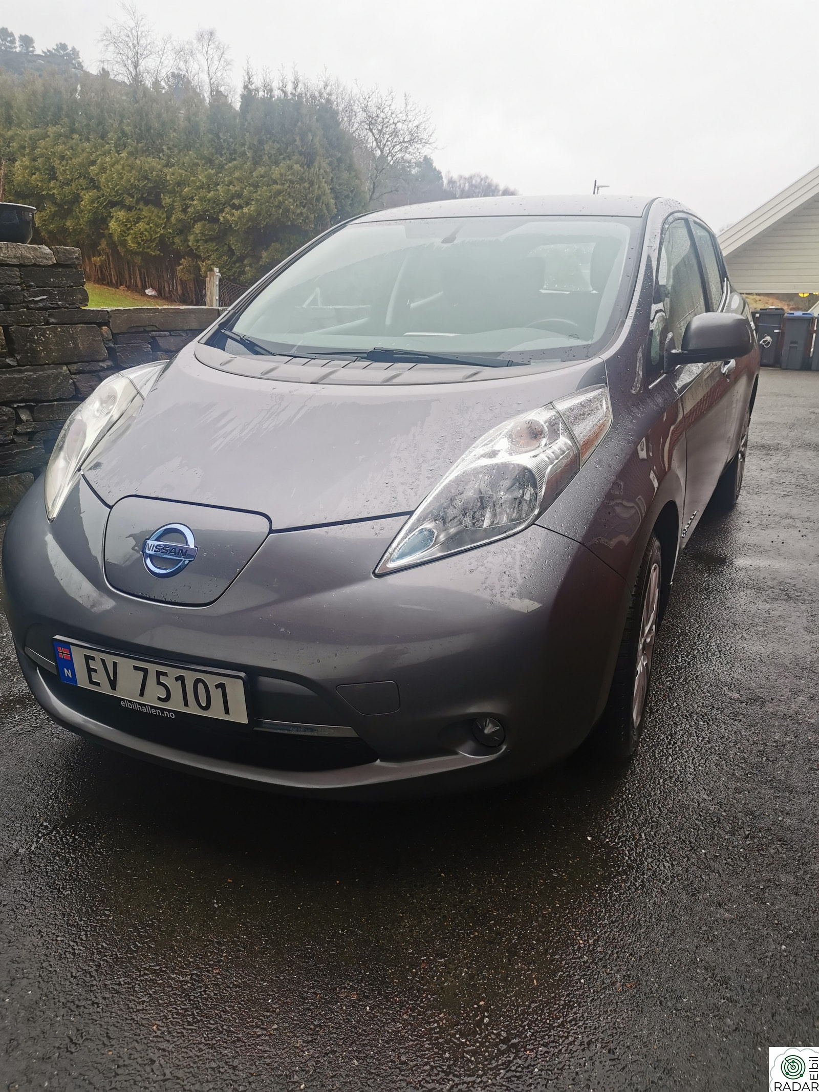 NISSAN LEAF