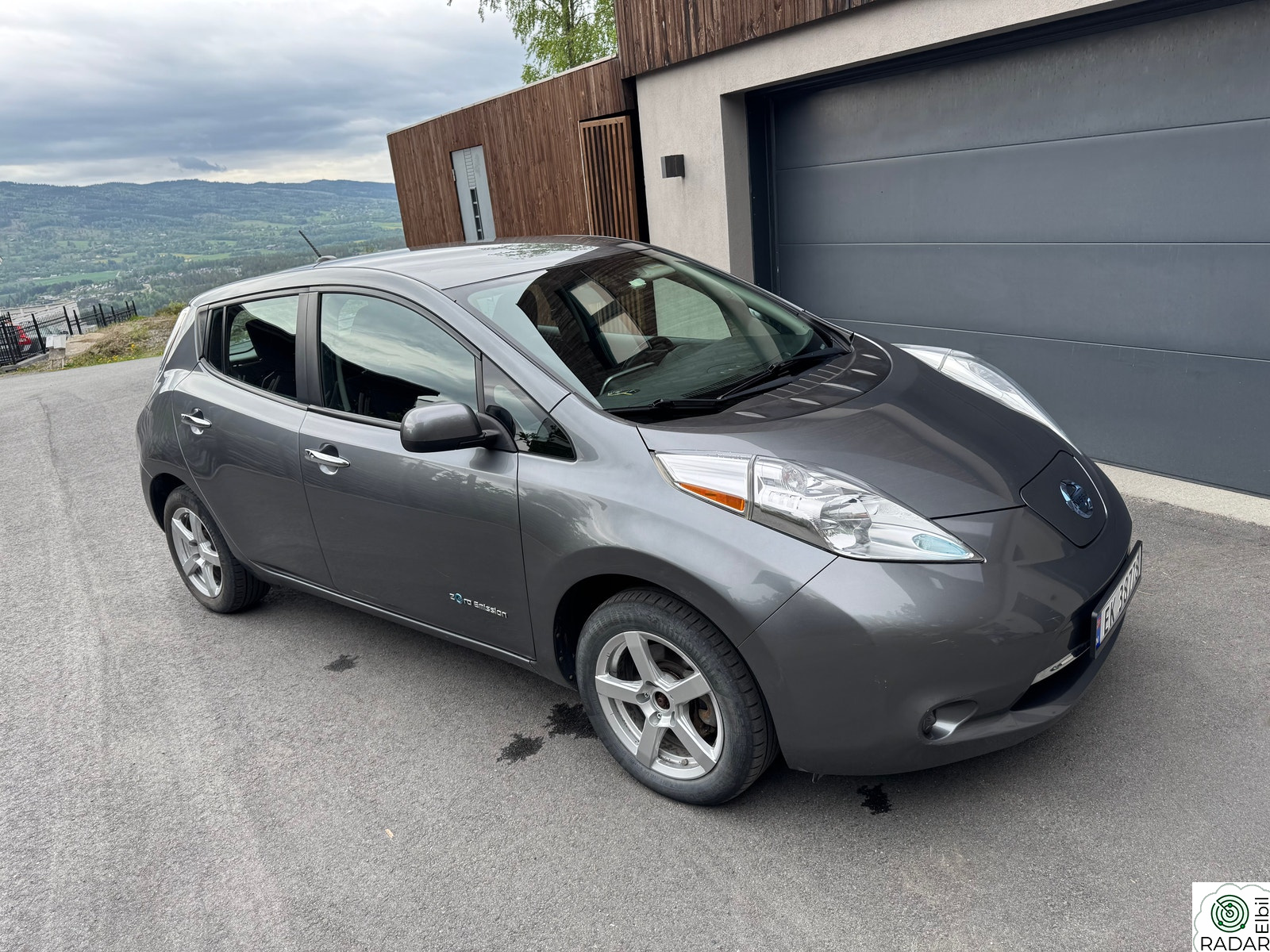 NISSAN LEAF 24kwh EU-ok 10.06.2028