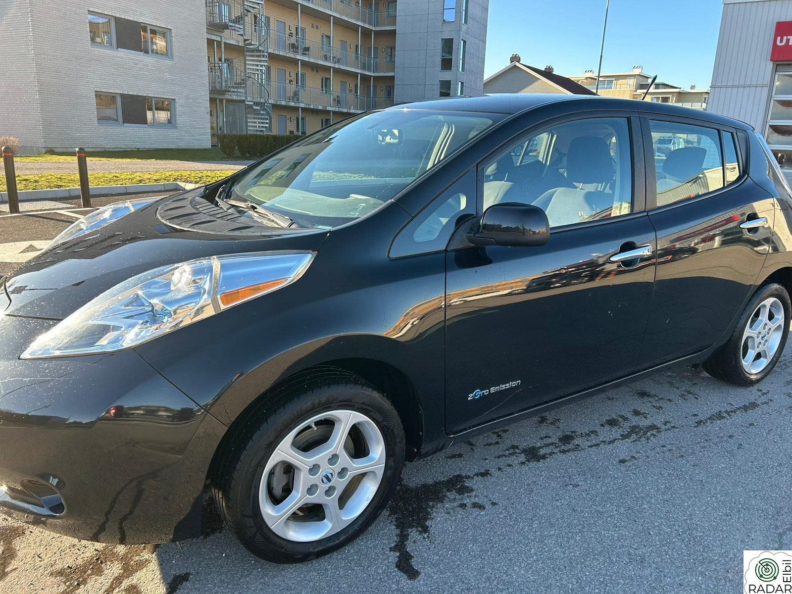 NISSAN LEAF