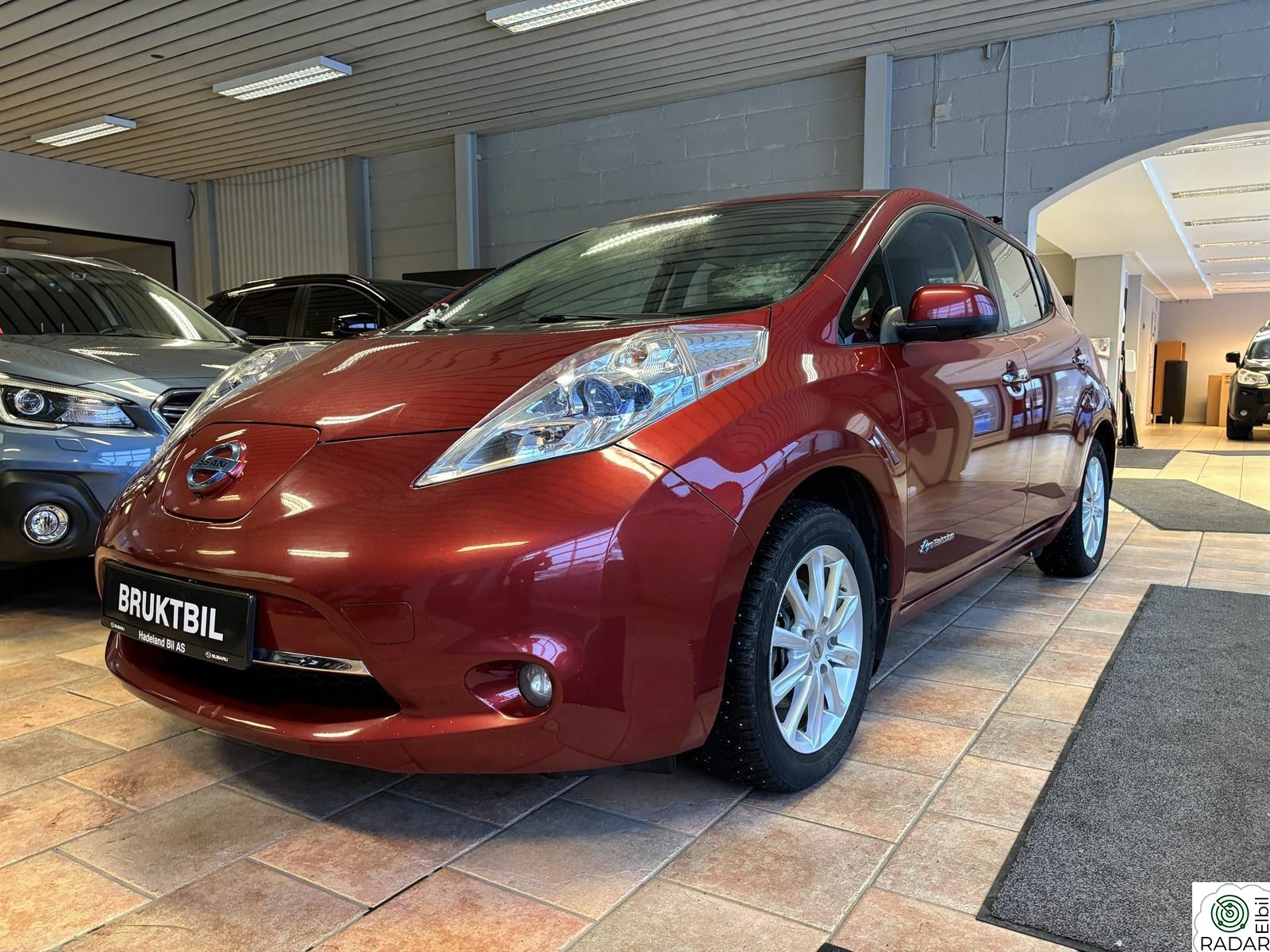 NISSAN LEAF Tekna Lav Km. stand
