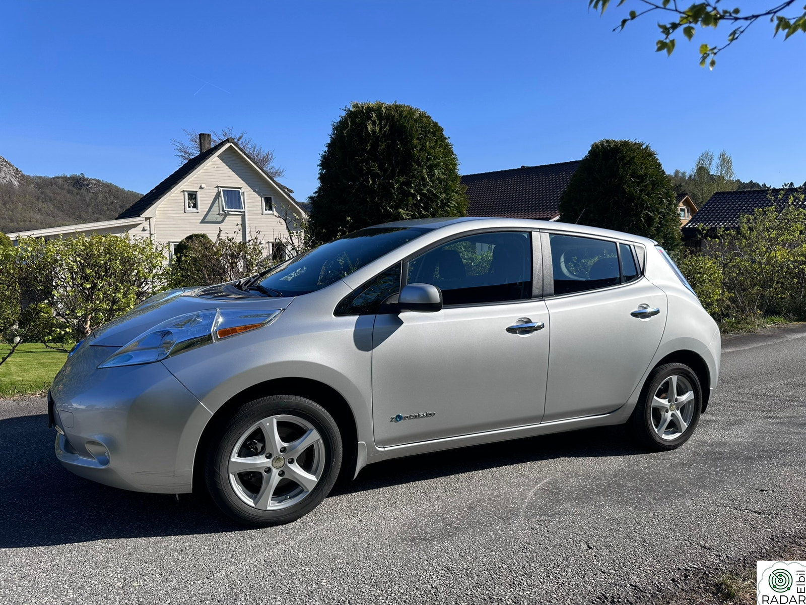 NISSAN LEAF