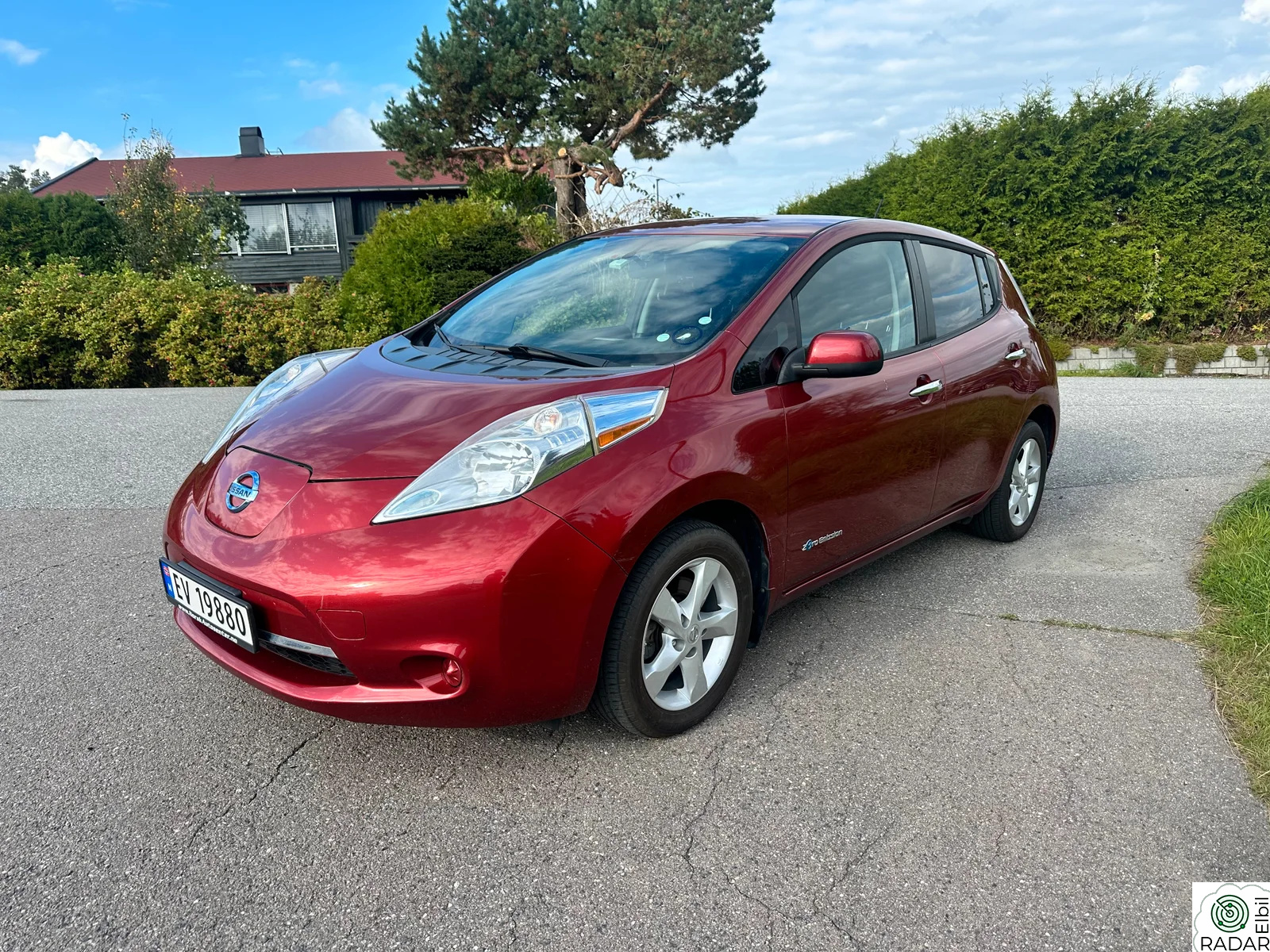 NISSAN LEAF