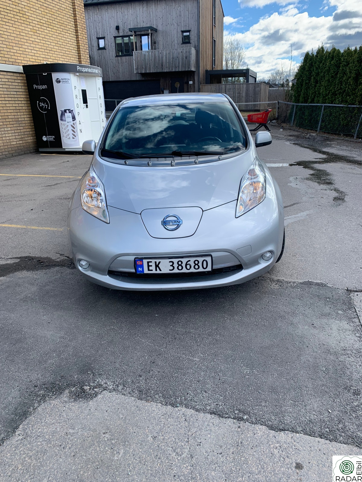 NISSAN LEAF