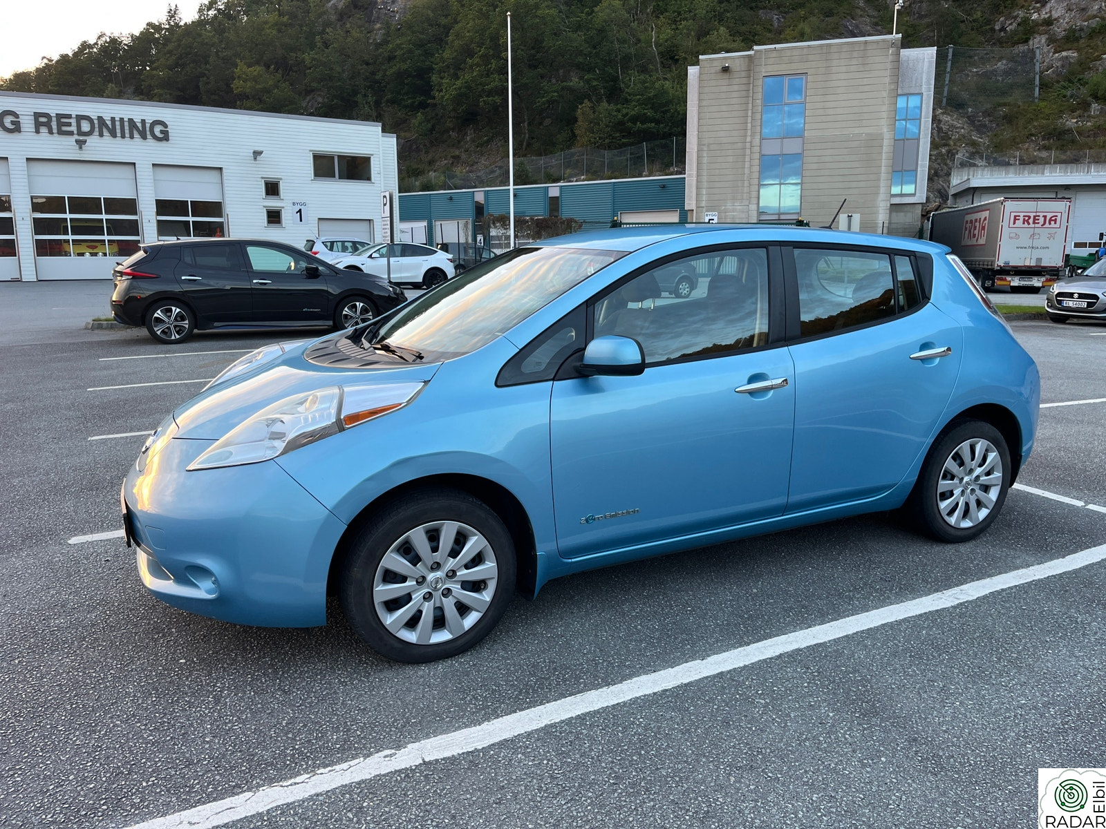 NISSAN LEAF