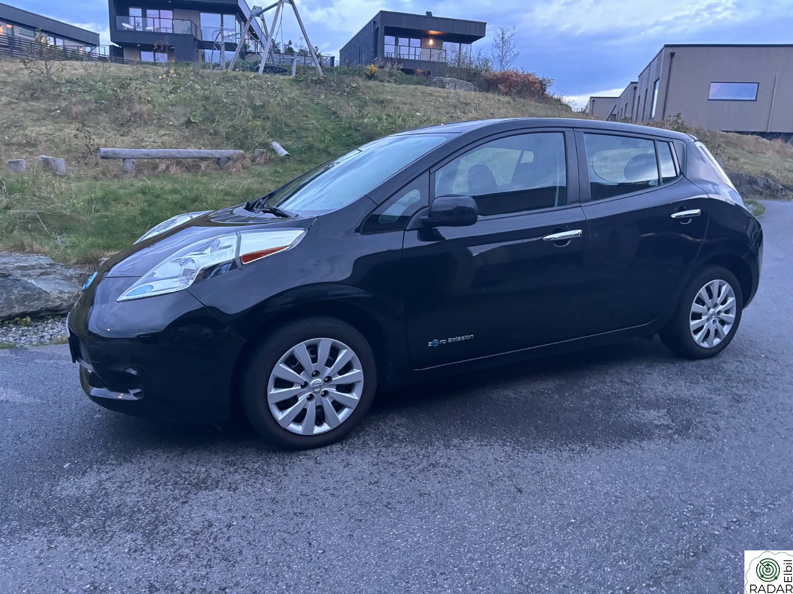 NISSAN LEAF