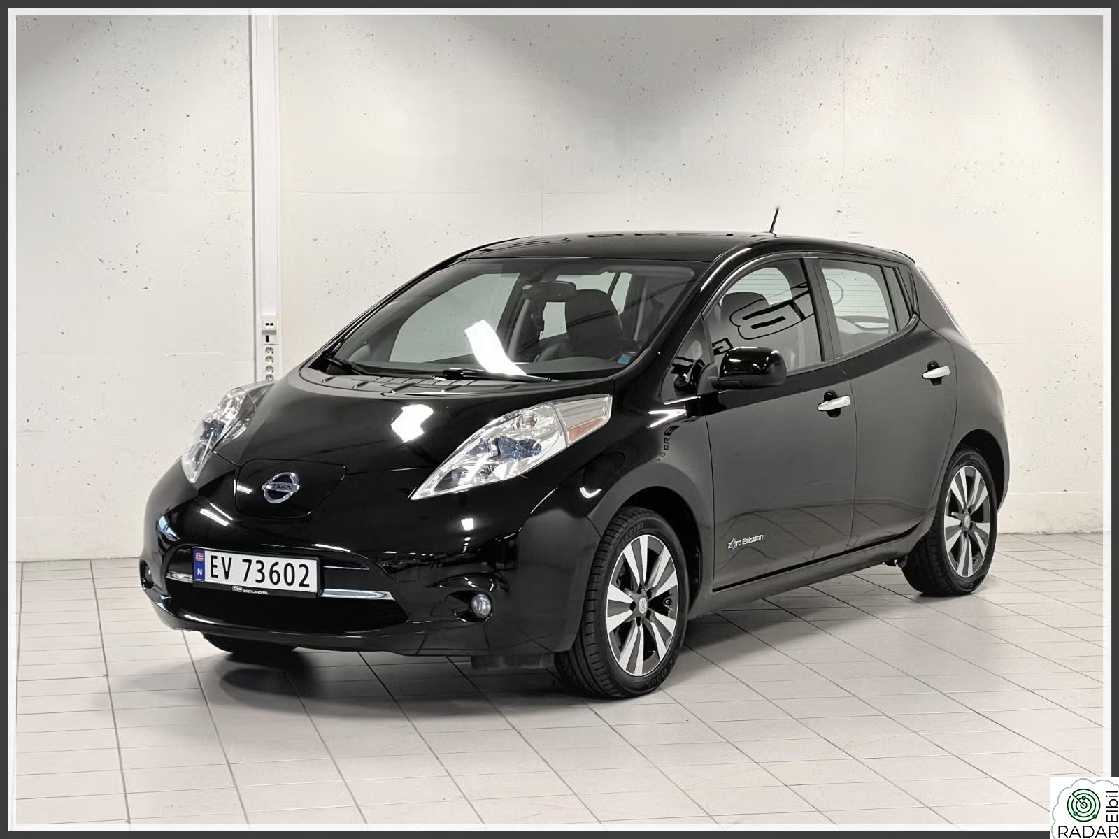 NISSAN LEAF Super bybil / R.kam / Skinn / Cruise/EU OK 08/26 +++