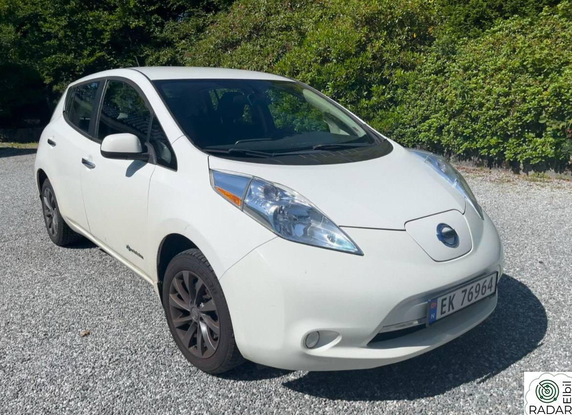 NISSAN lEAF