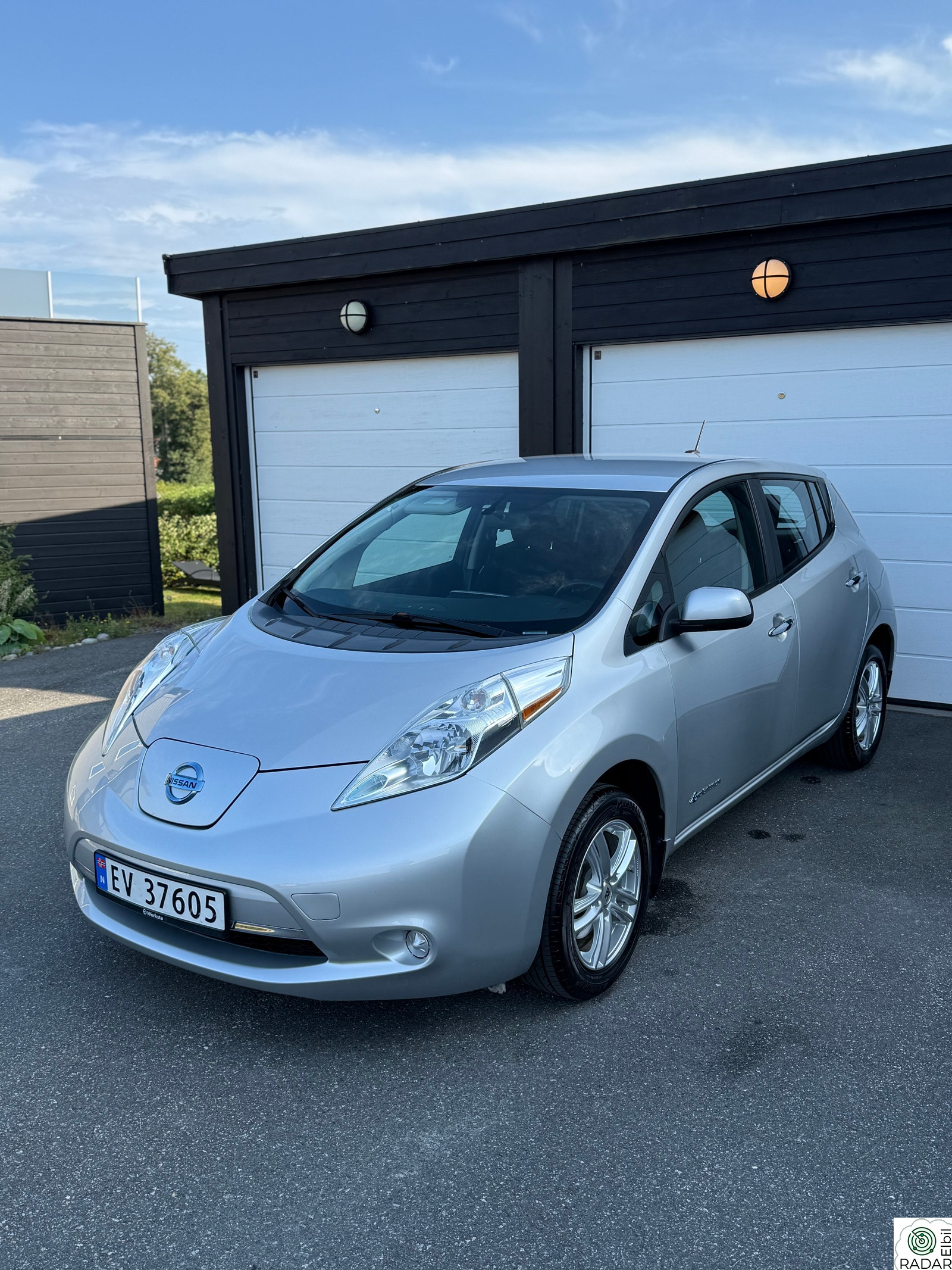 NISSAN LEAF VELHOLDT - 11/12 STREKER- GODE DEKK - DAB - EU 2027