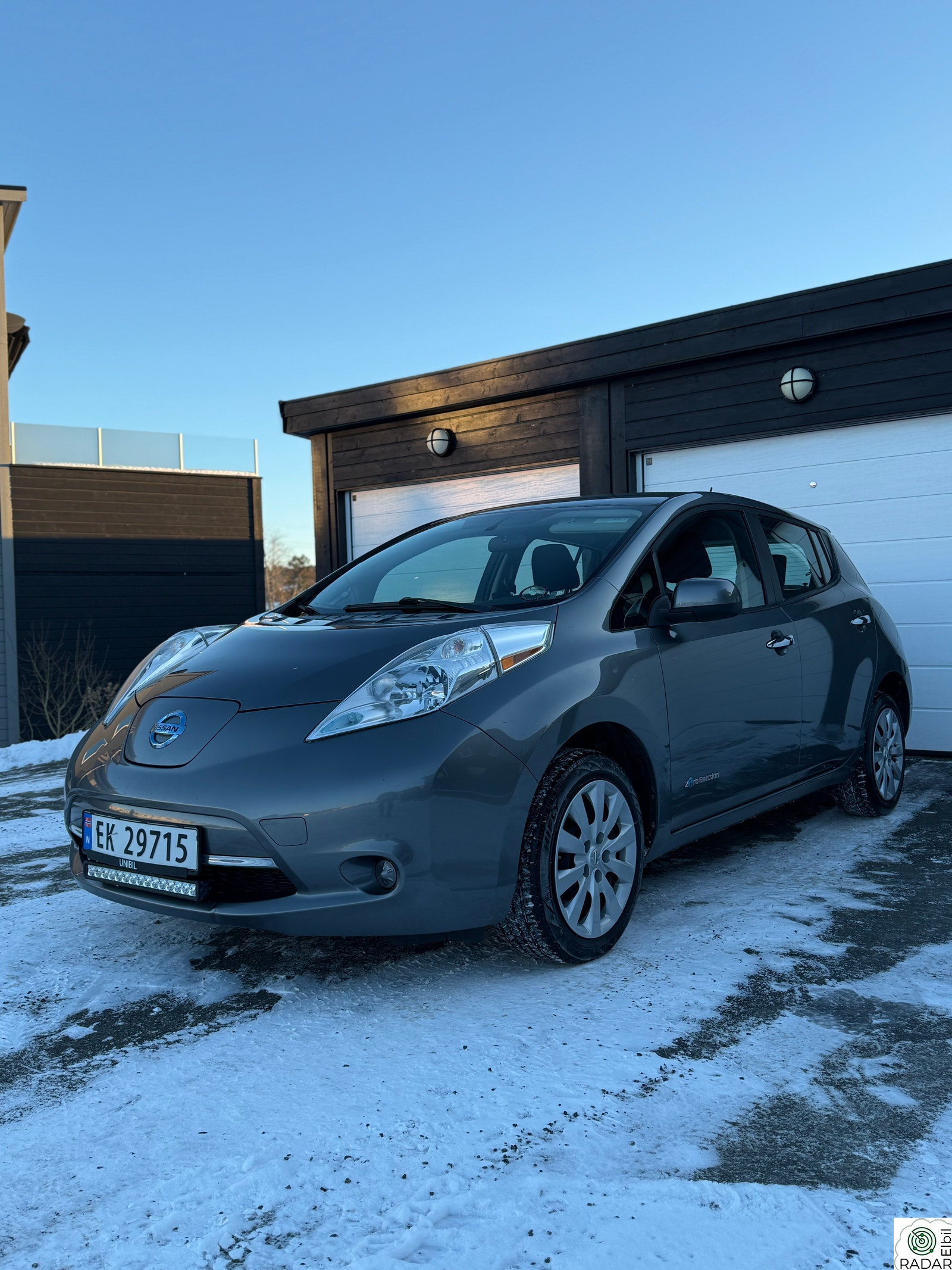 NISSAN LEAF 11/12 Streker / EU 05.2027 / Velholdt